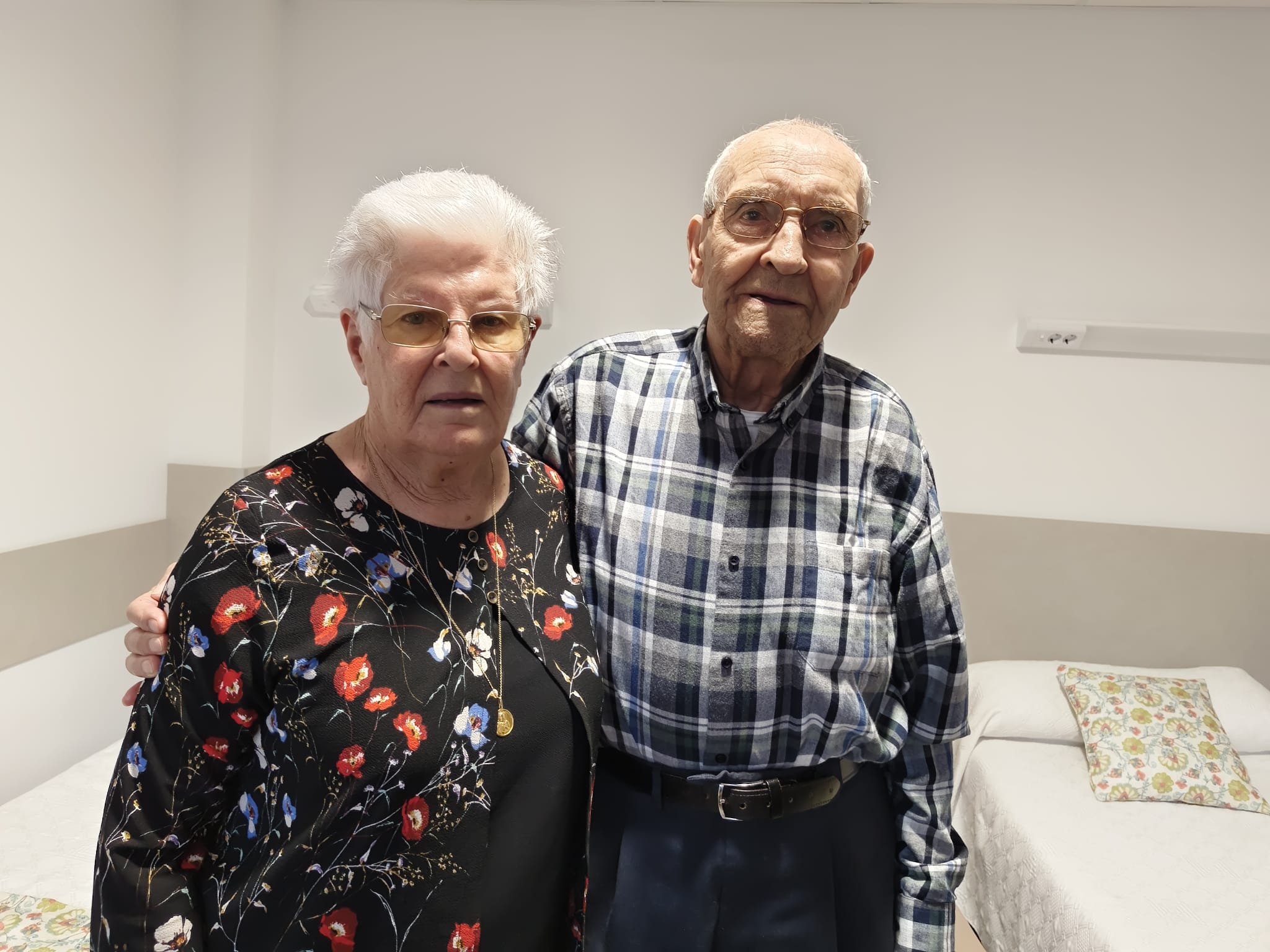 Lindoso con Rosa, con la que comparte más de 60 años de vida y toda una historia que contar. | MAR IGLESIAS
