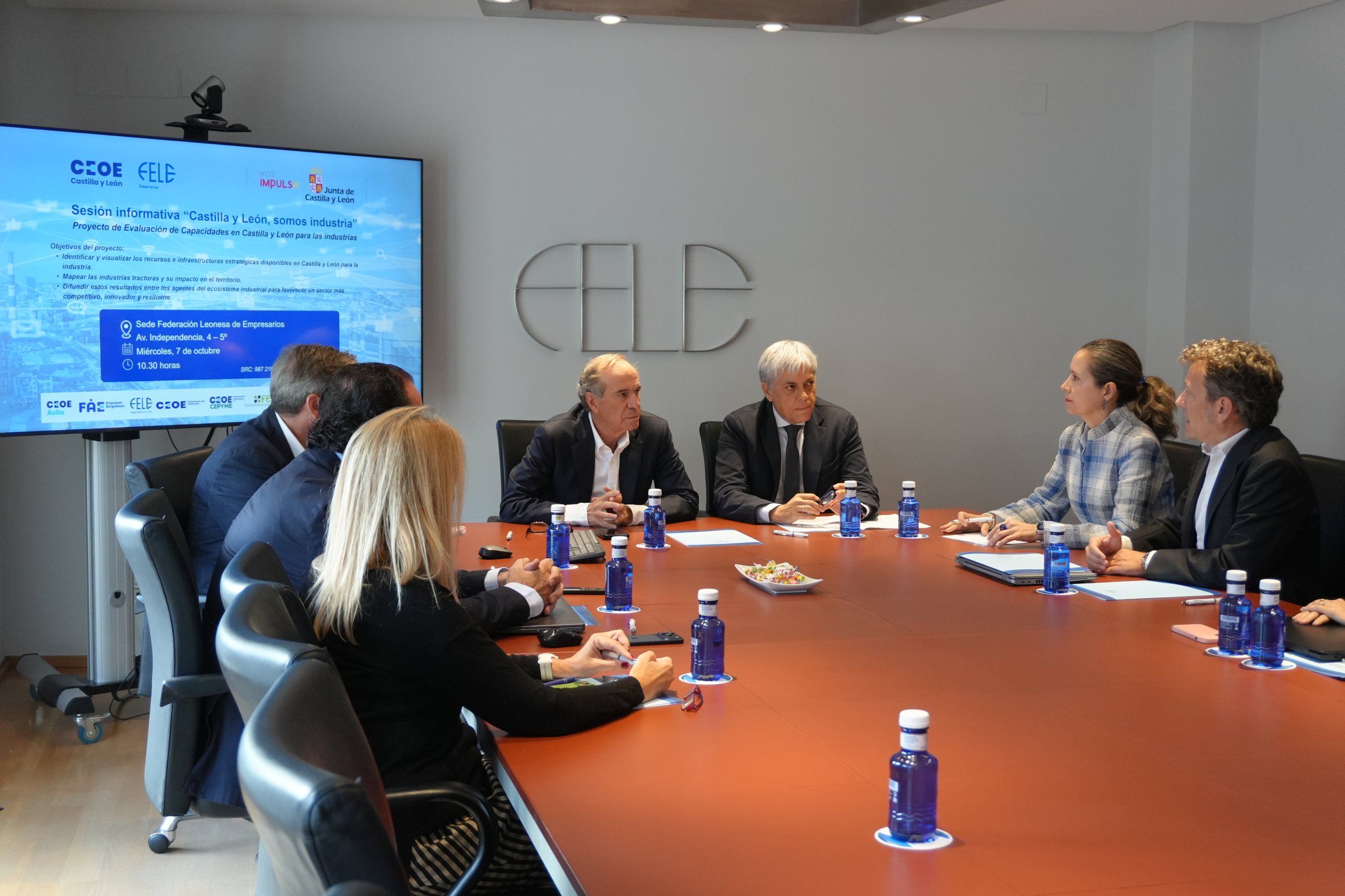 Reunión en la sede de Fele en la que la Junta y los empresarios leoneses han analizado el potencial industrial de la provincia