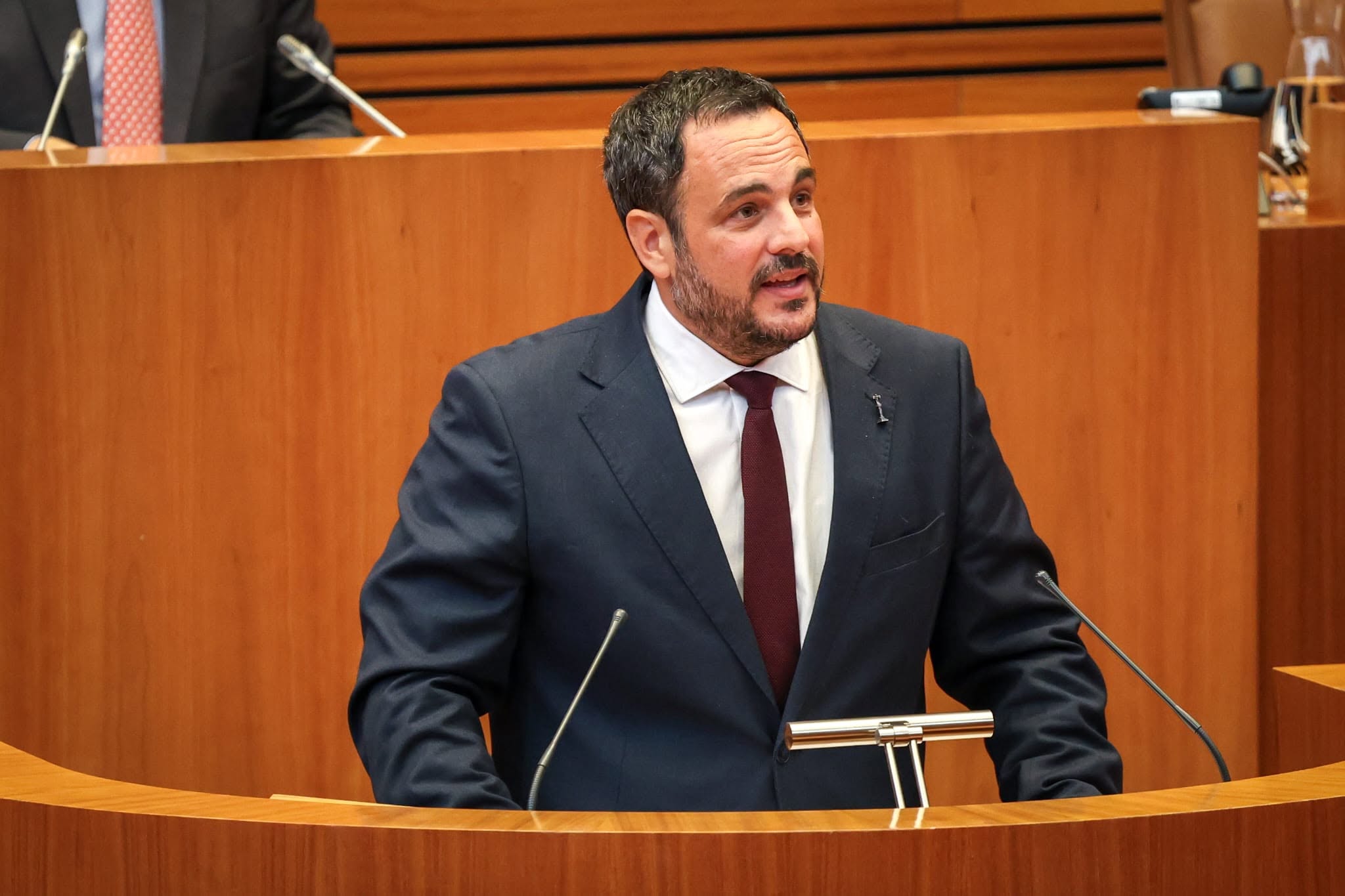 El procurador socialista Benjamín Fernández, durante una intervención en el Pleno de las Cortes de Castilla y León