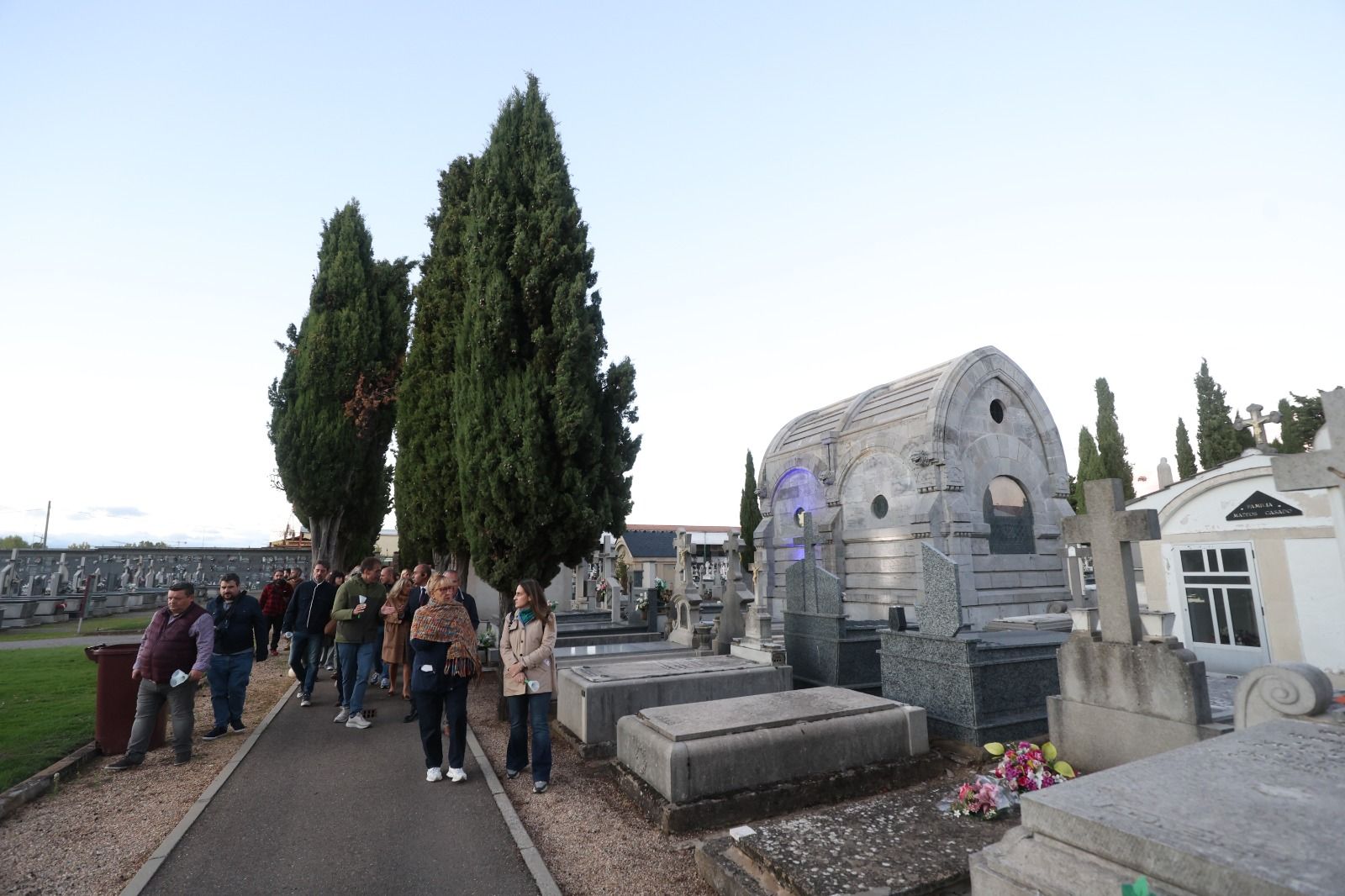 Las rutas culturales por el cementerio de León, en imágenes 
