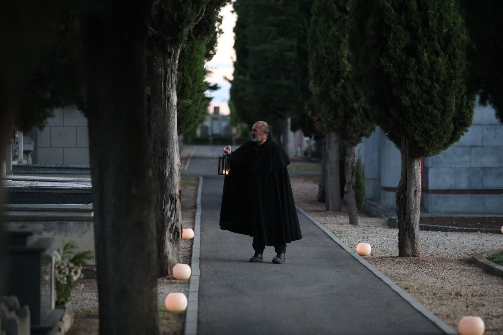 Las rutas culturales por el cementerio de León, en imágenes