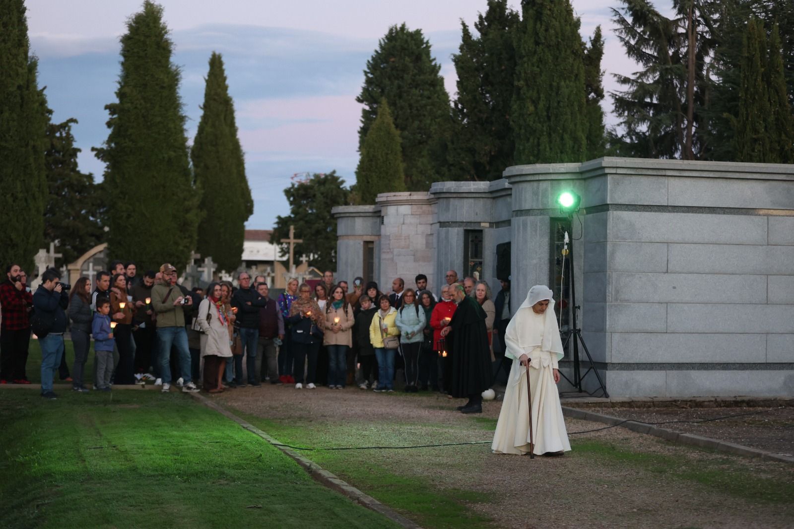 Las rutas culturales por el cementerio de León, en imágenes