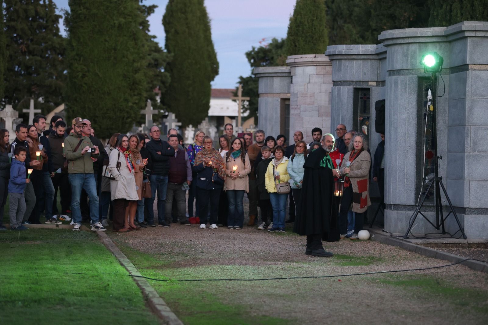 Las rutas culturales por el cementerio de León, en imágenes