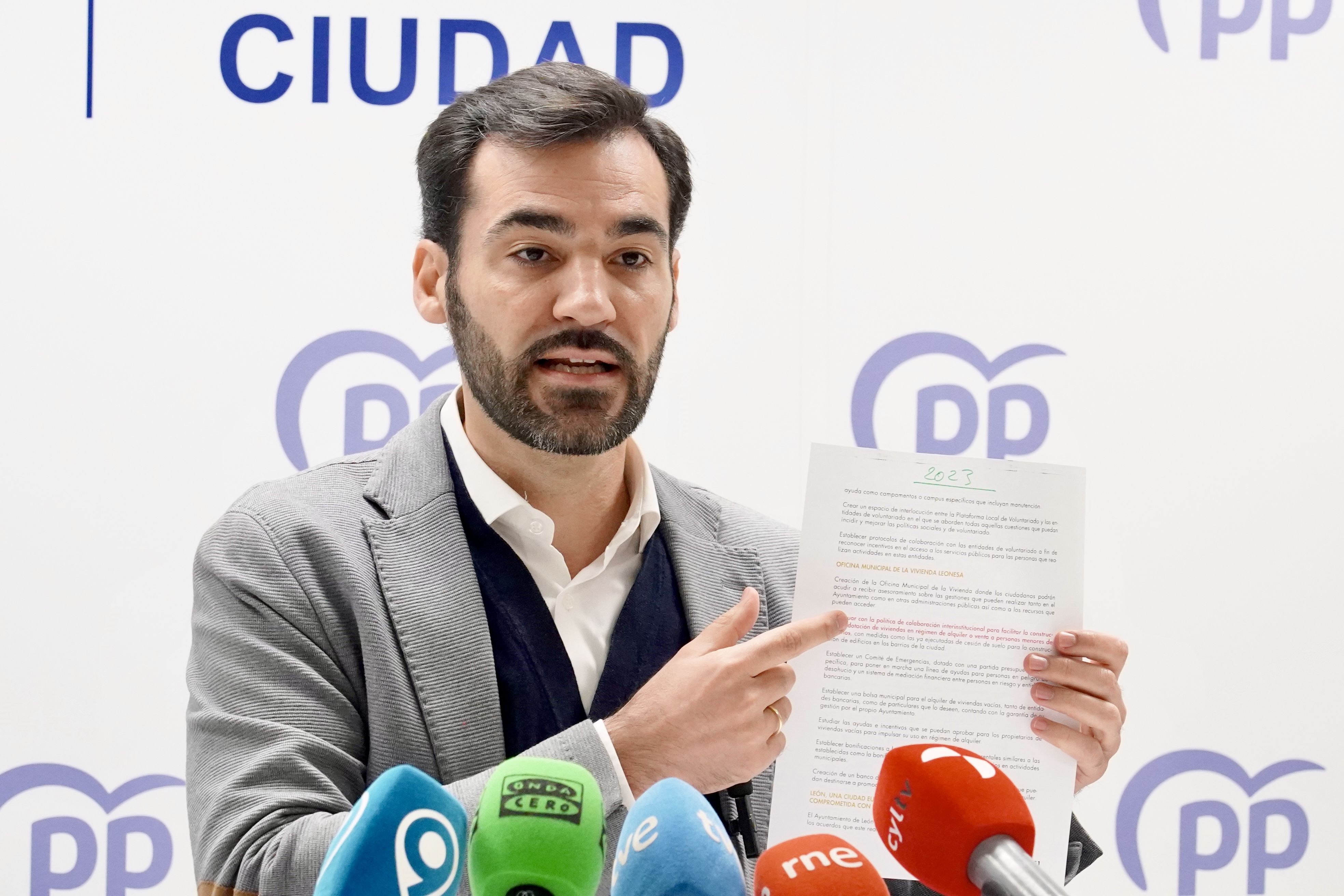 El portavoz del PP en el Ayuntamiento de León, David Fernández. | CAMPILLO (ICAL)
