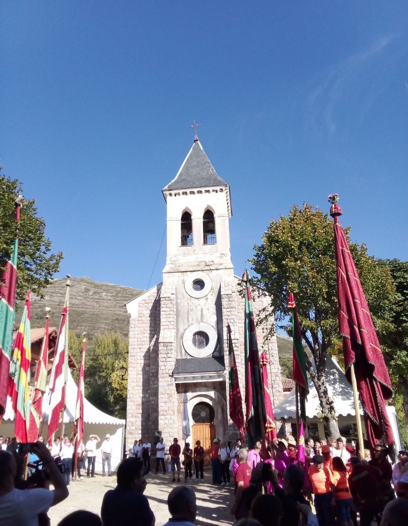 Pendones, ganado y música para un domingo con sabor tradicional. | E. NIÑO