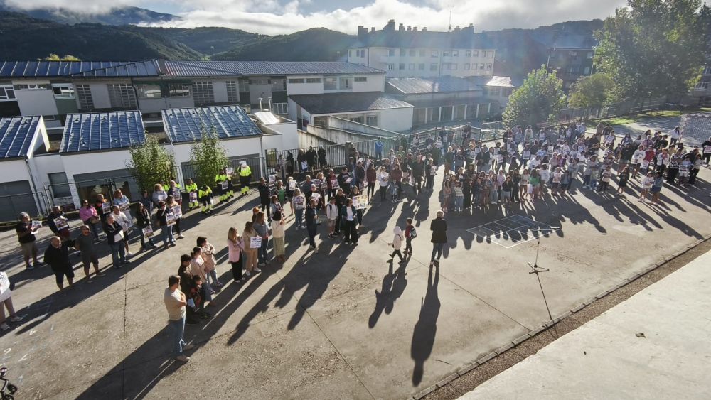 Protestas frente al CEIP Valladares Rodríguez de Toreno en el inicio del curso. | L.N.C.