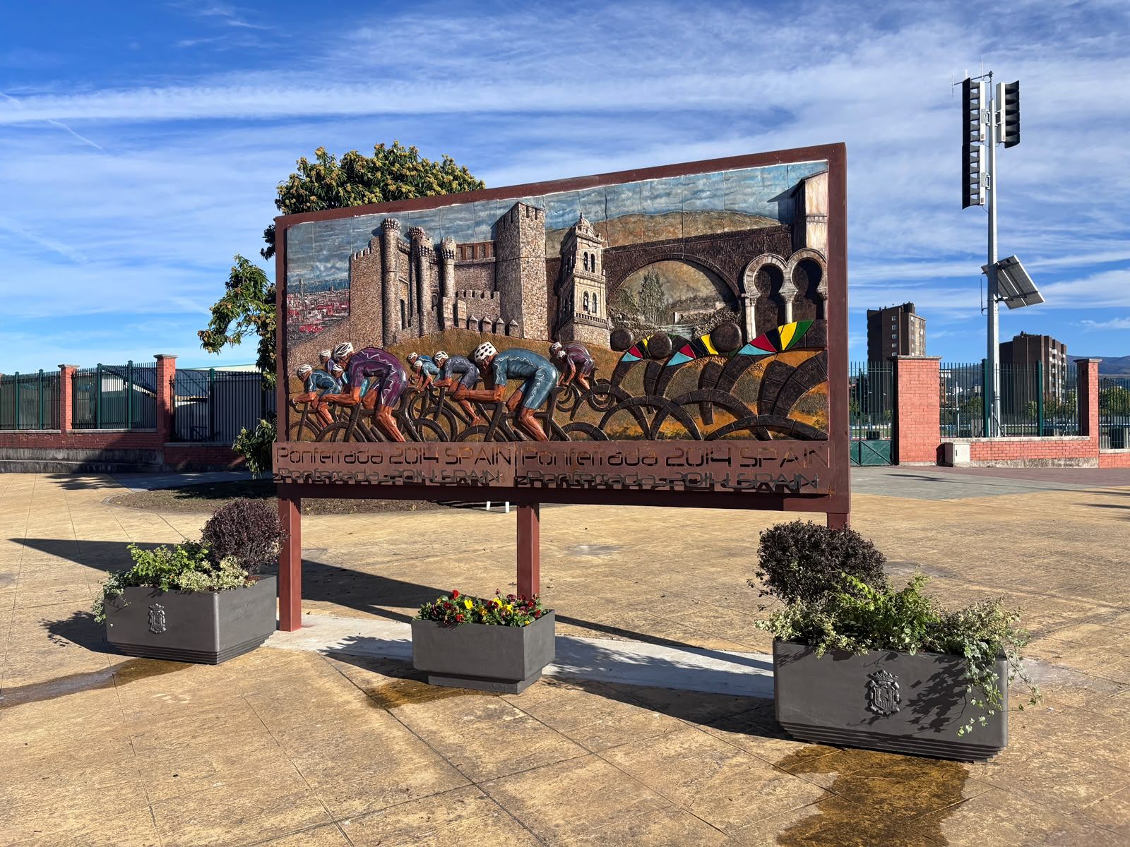 Nuevo mural en recuerdo del Mundial de Ciclismo que acaba de ser descubierto. | JAVIER FERNÁNDEZ Nuevo mural en recuerdo del Mundial de Ciclismo que acaba de ser descubierto. | JAVIER FERNÁNDEZ