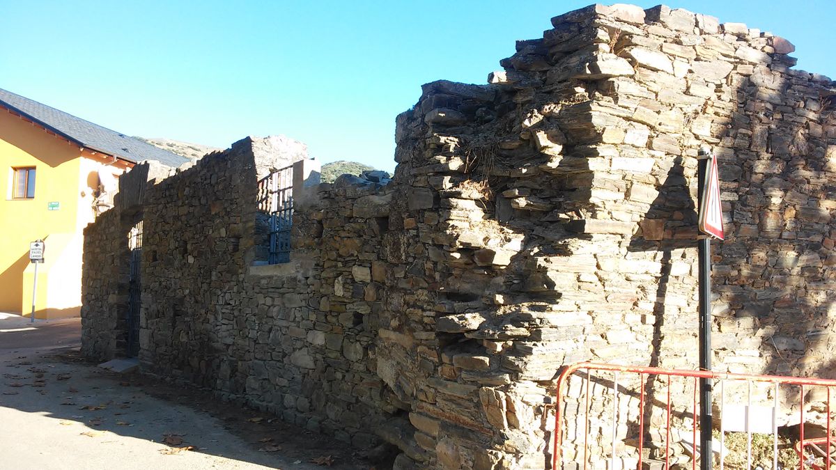 Las Cárceles, edificio emblemático de los Barrios ya está consolidado tras las primeras obras. | MAR IGLESIAS