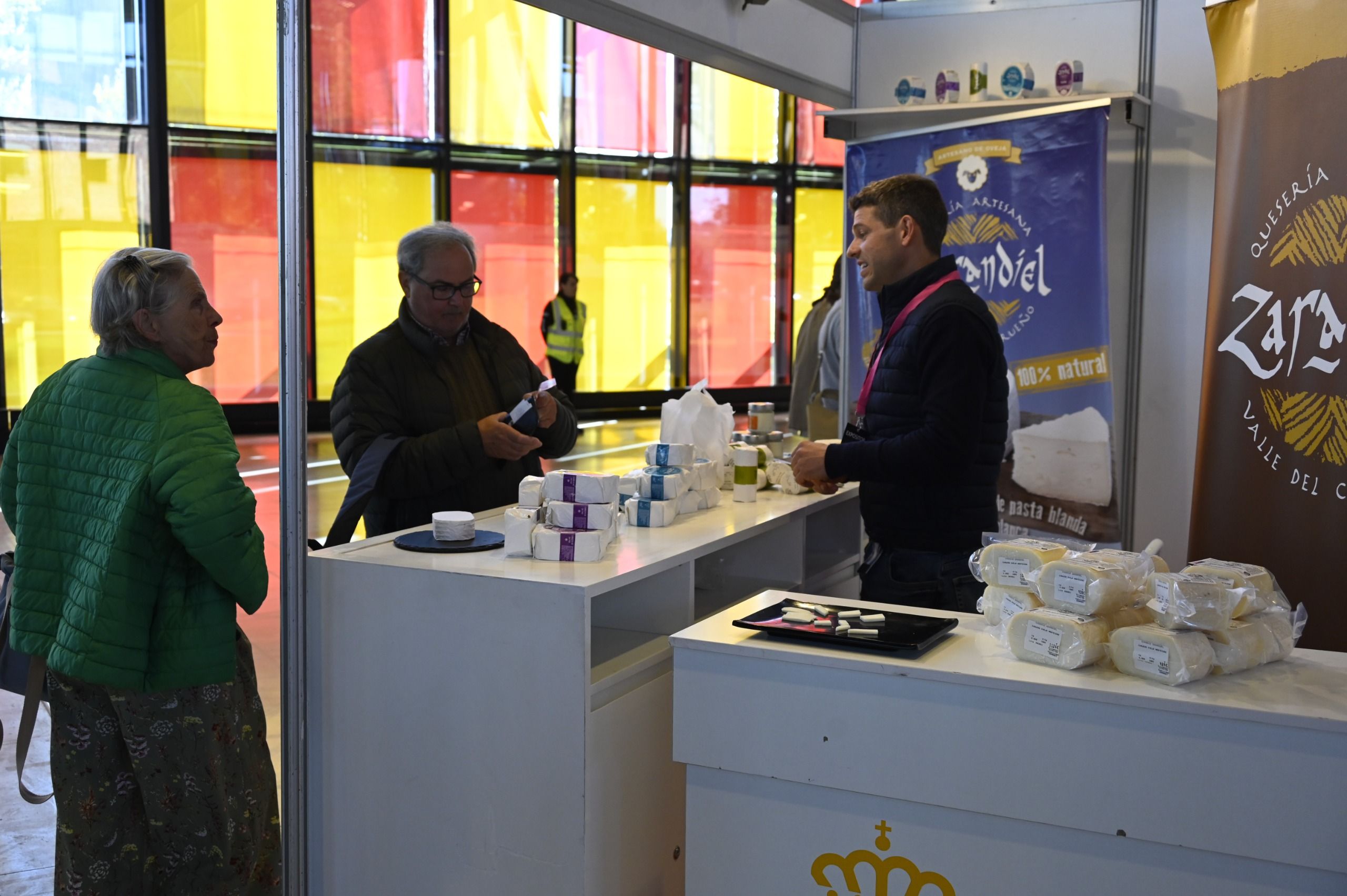 Hasta el 12 de octubre, abre sus puertas la Feria de los Productos de León, que alcanza su récord de participantes con 108 expositores. | SAÚL ARÉN