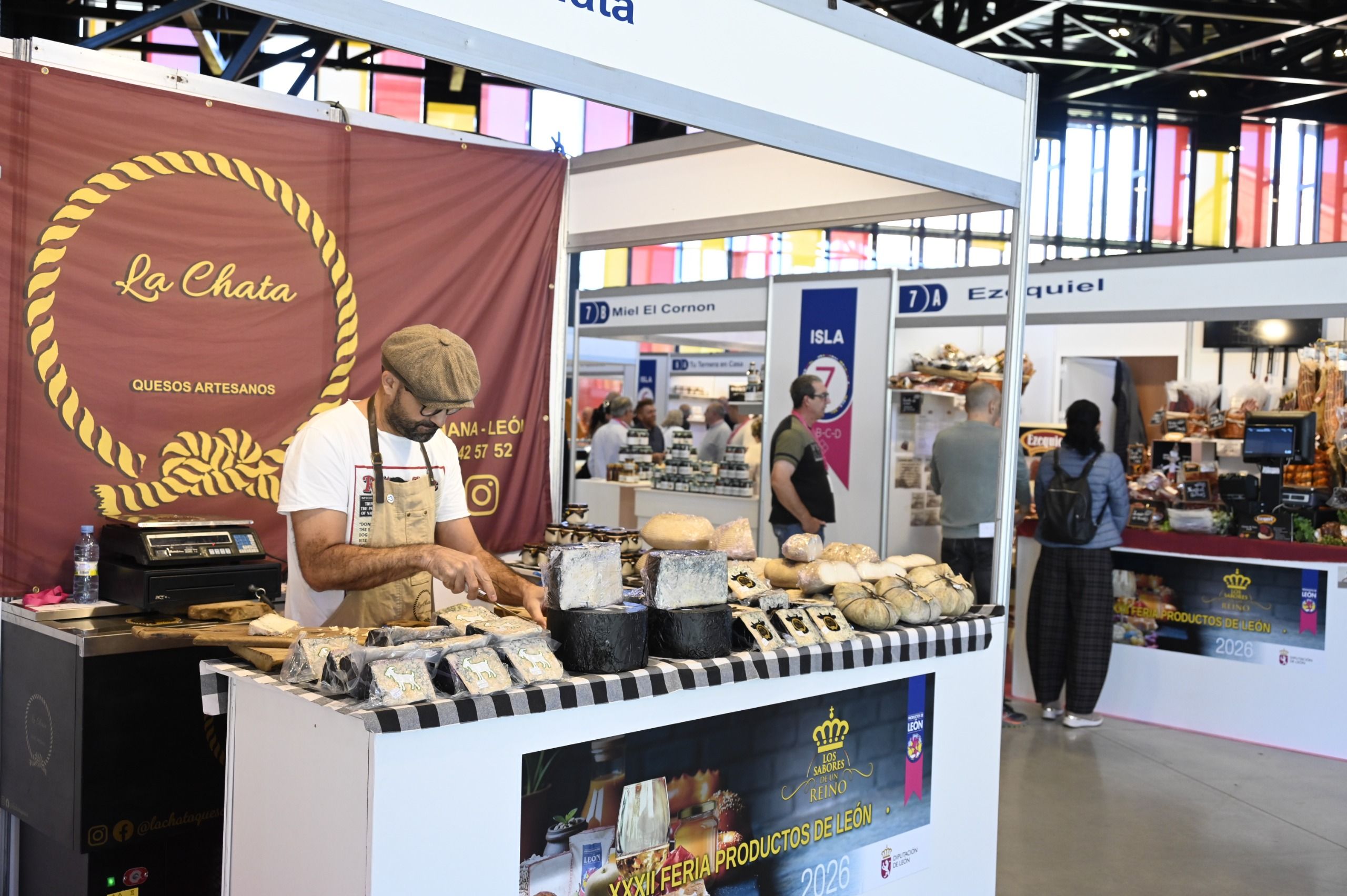 Hasta el 12 de octubre, abre sus puertas la Feria de los Productos de León, que alcanza su récord de participantes con 108 expositores. | SAÚL ARÉN