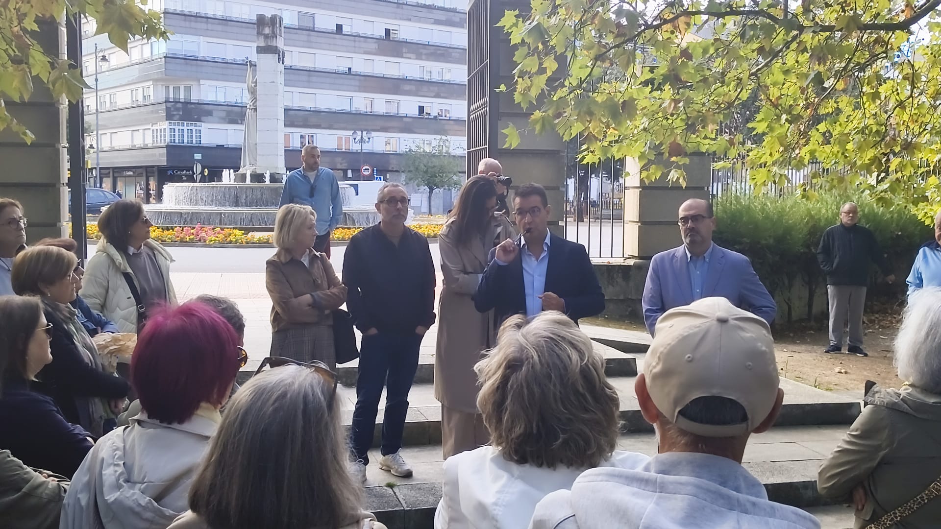 Visita guiada ante La Carrasca para conmemorar su centenario. | MAR IGLESIAS