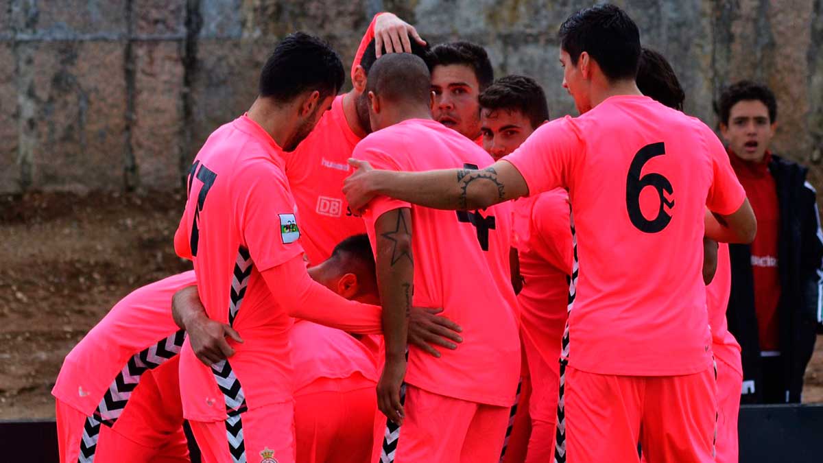 Los jugadores de la Cultural celebran el gol del triunfo. | CAROLINA FELIPE