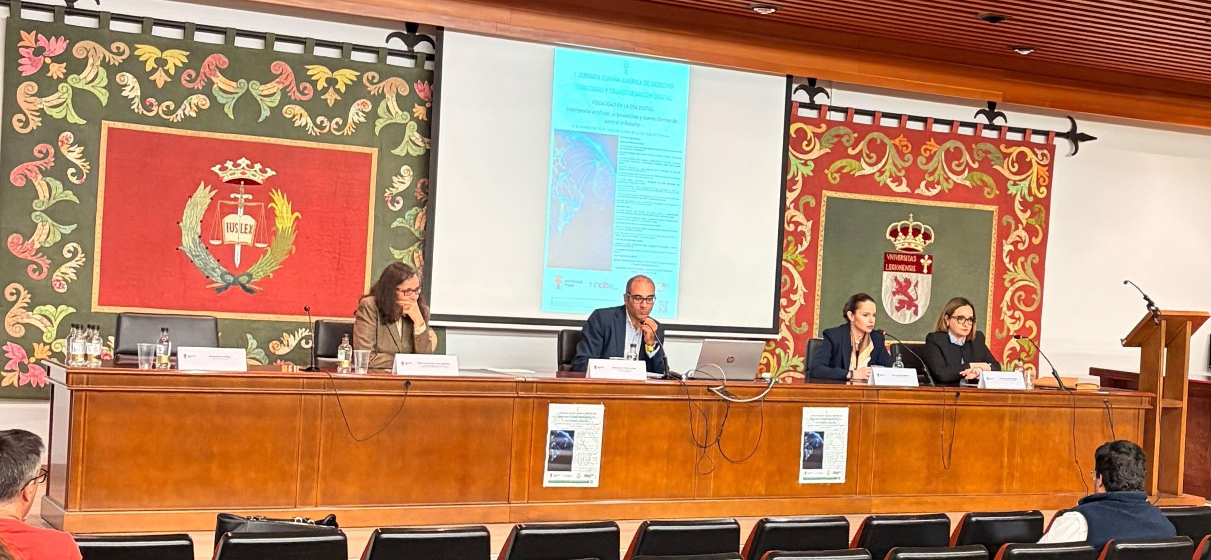 María Anunciación Trapero Barreales, Raúl Marcos Alonso García, Marta González Aparicio y María Nieves Alonso García durante la inauguración. | L.N.C. María Anunciación Trapero Barreales, Raúl Marcos Alonso García, Marta González Aparicio y María Nieves Alonso García durante la inauguración. | L.N.C.