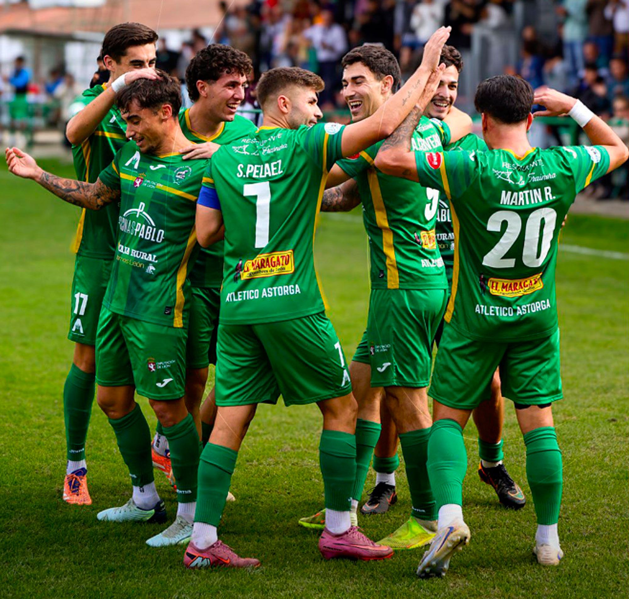 El Astorga festeja uno de sus cuatro goles frente al Ourense. ATLÉTICO ASTORGA El Astorga festeja uno de sus cuatro goles frente al Ourense. ATLÉTICO ASTORGA