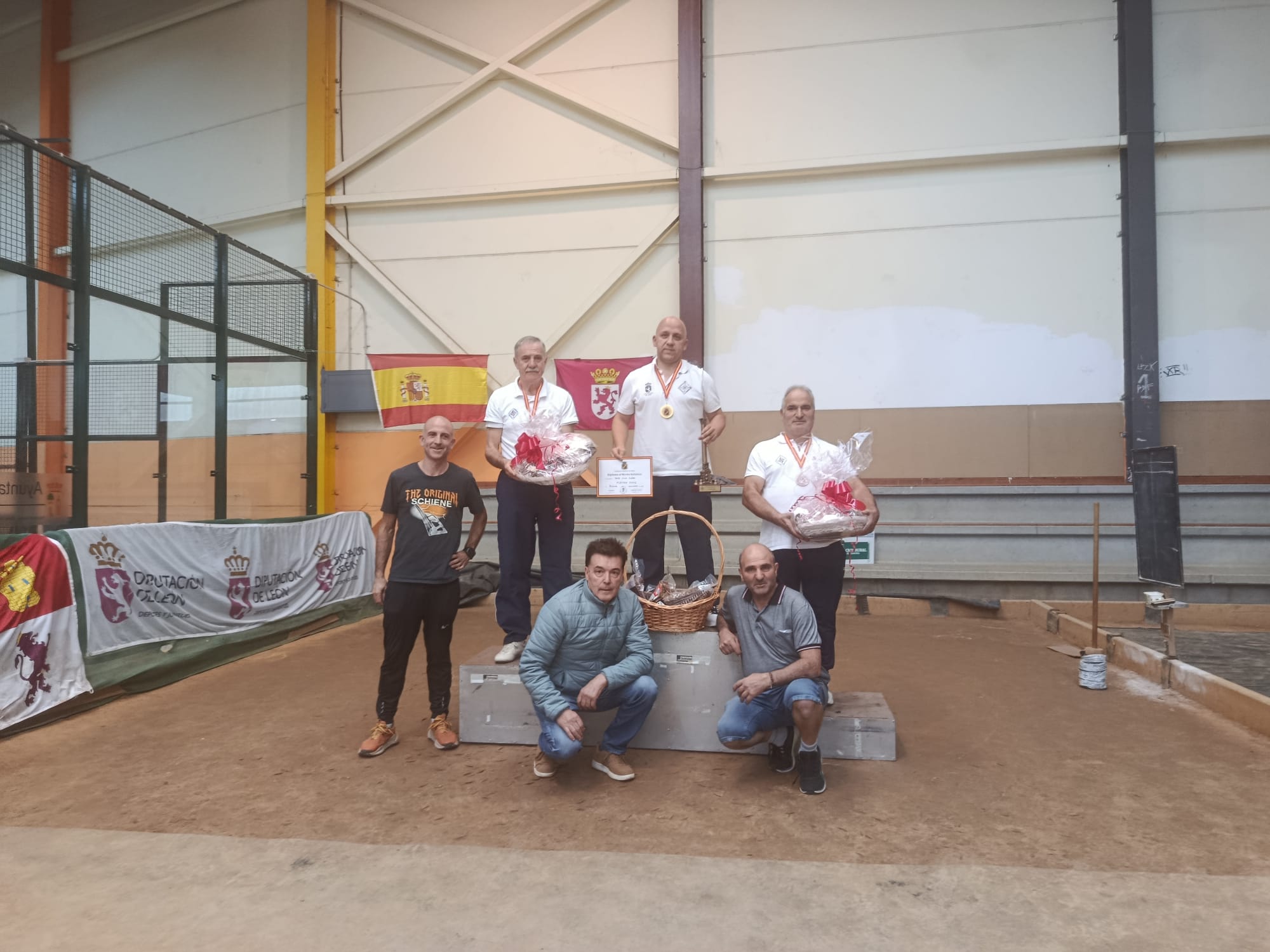Momento de la entrega de premios del XXXI edición del Torneo de Maestros en Boñar. L.N.C.