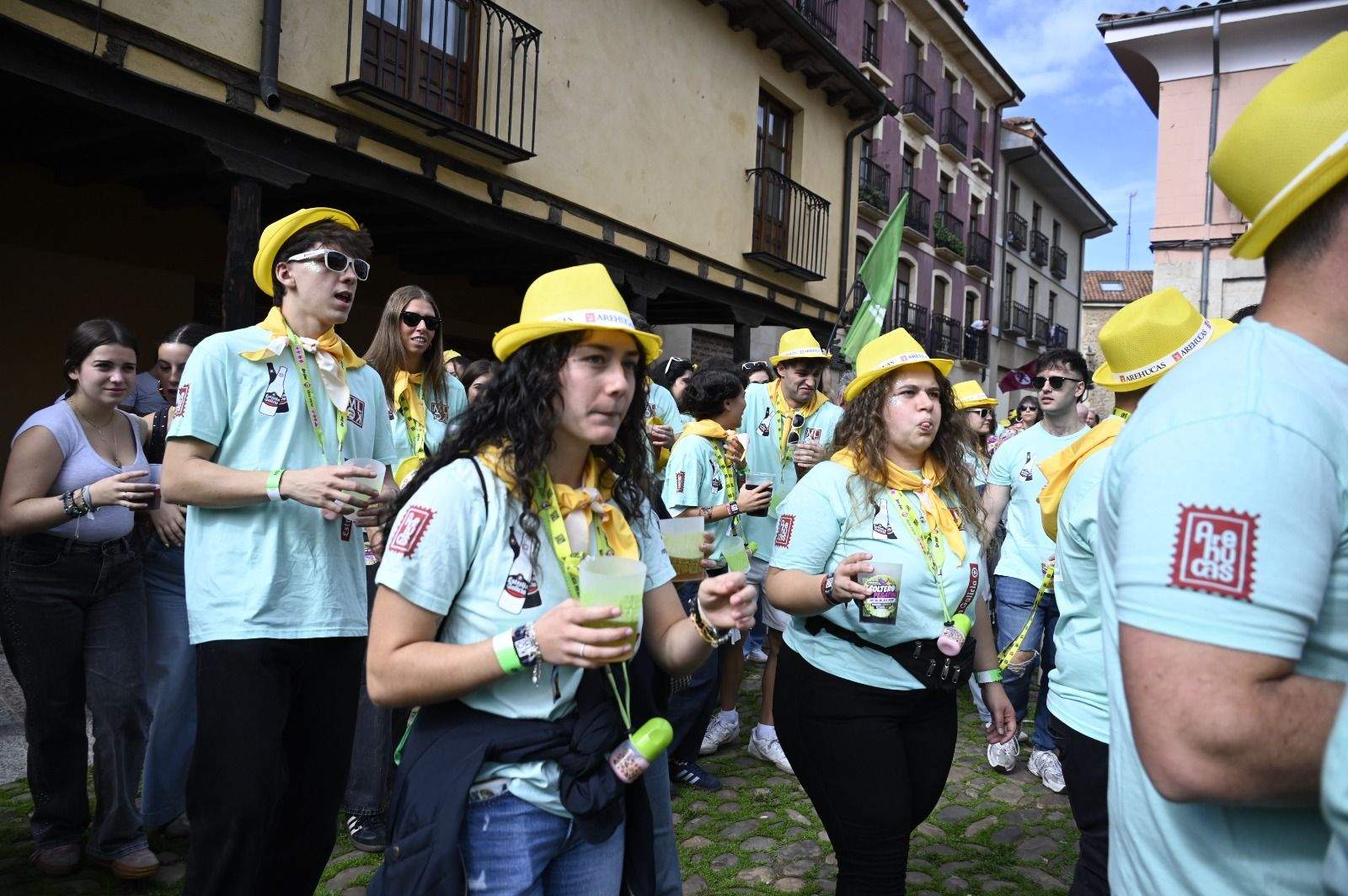 Desfile de las peñas de León por San Froilán. | SAÚL ARÉN
