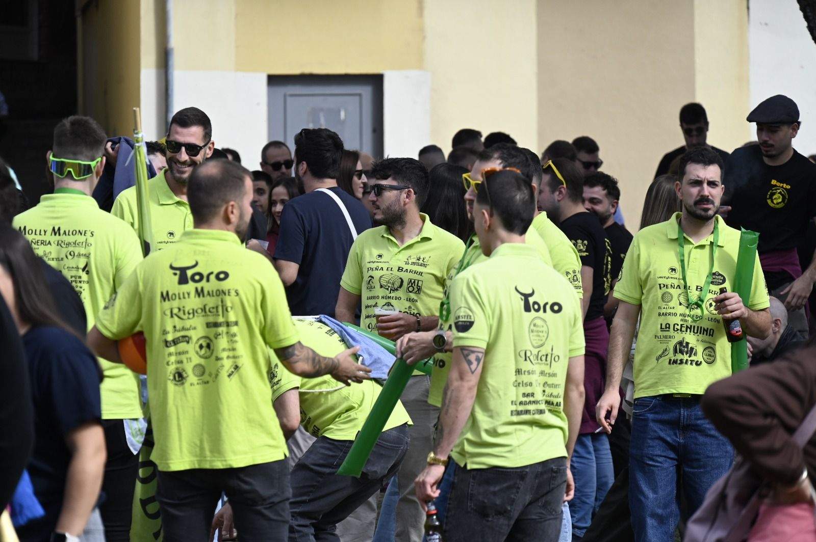 Desfile de las peñas de León por San Froilán. | SAÚL ARÉN