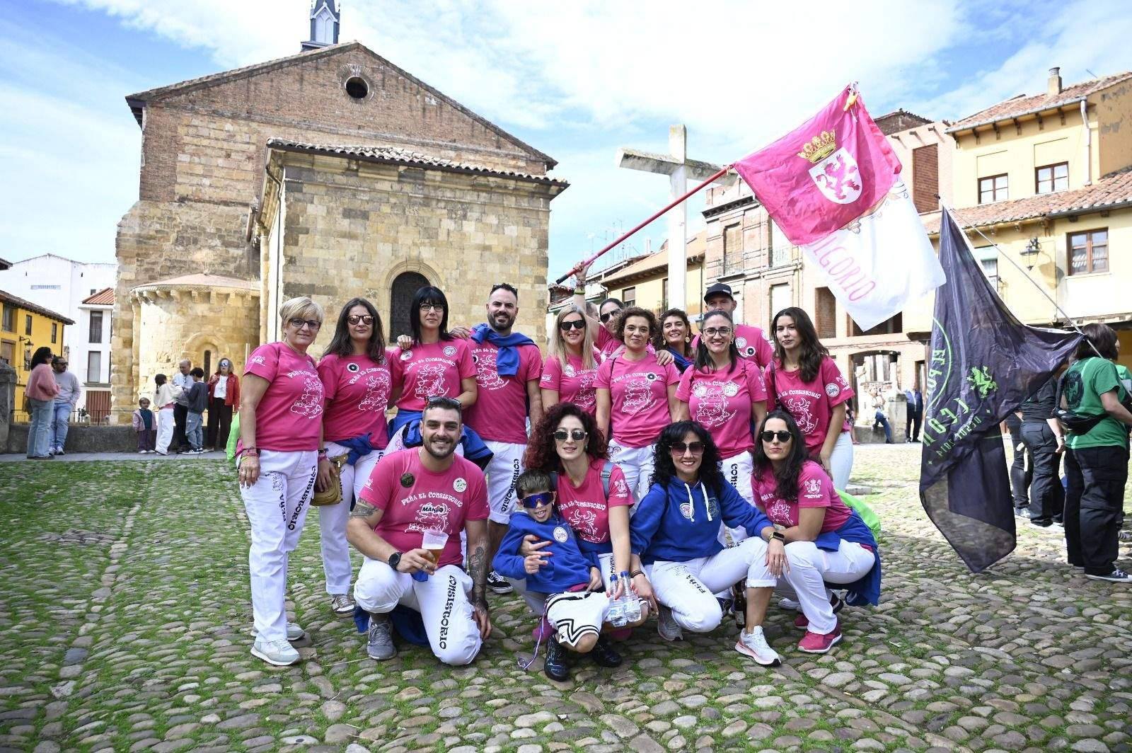 Desfile de las peñas de León por San Froilán. | SAÚL ARÉN