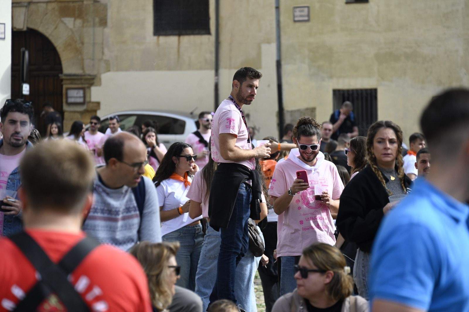 Desfile de las peñas de León por San Froilán. | SAÚL ARÉN
