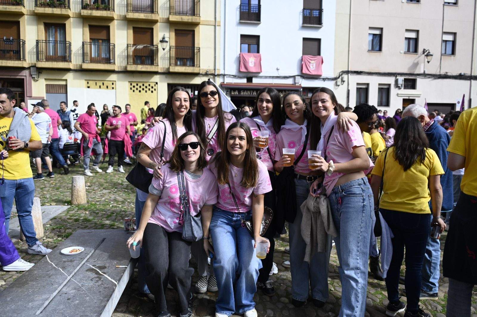 Desfile de las peñas de León por San Froilán. | SAÚL ARÉN