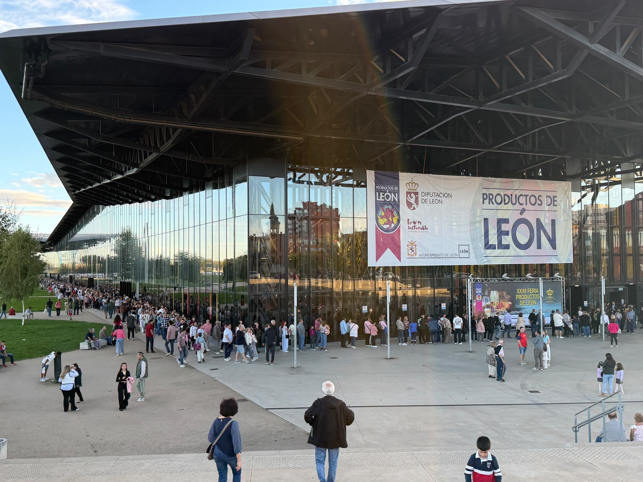 Tercera jornada de la Feria de Productos de León. | SAÚL ARÉN