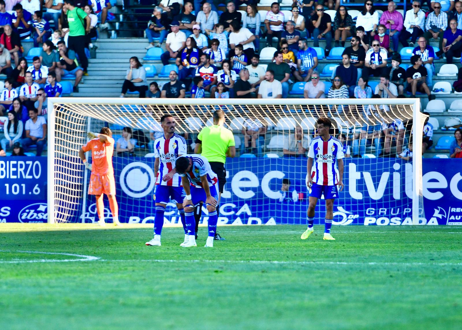 La Deportiva se vio sorprendida por un Real Avilés que se llevó los tres puntos del Toralín. REPORTAJE GRÁFICO QUINITO