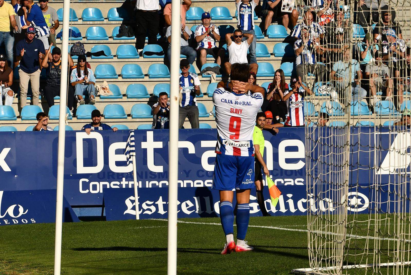 Slavy, que abrió su cuenta en Zamora, lamenta una ocasión fallida ante el Real Avilés. REPORTAJE GRÁFICO QUINITO (36)
