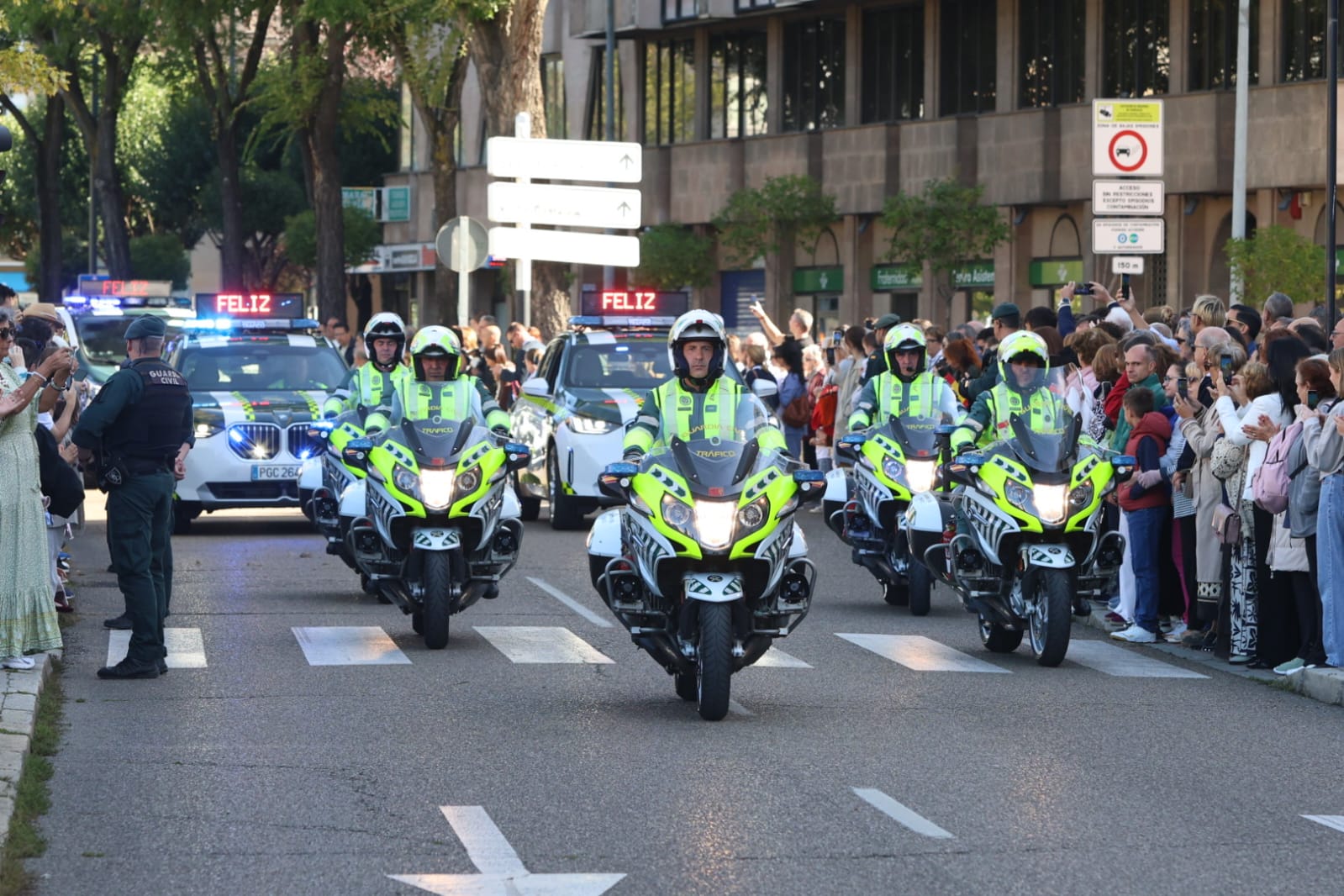 Celebración de la Guardia Civil de León de la fiesta del Pilar. | FERNANDO OTERO
