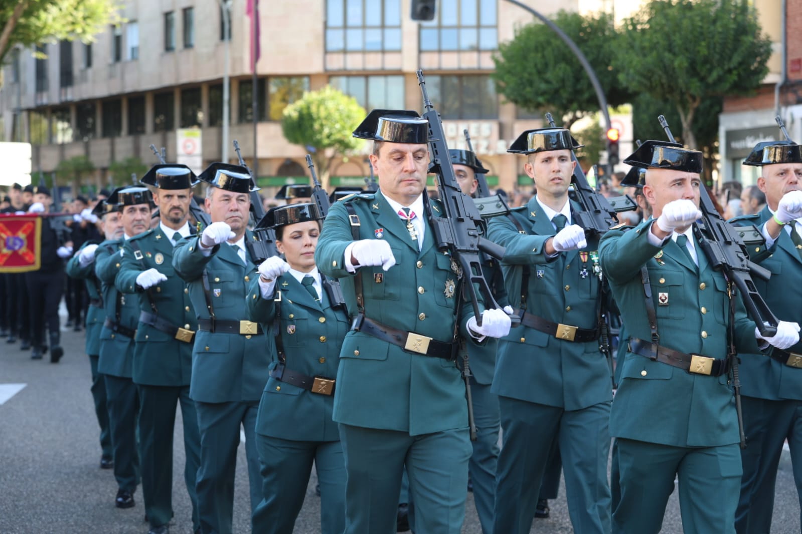 Celebración de la Guardia Civil de León de la fiesta del Pilar. | FERNANDO OTERO