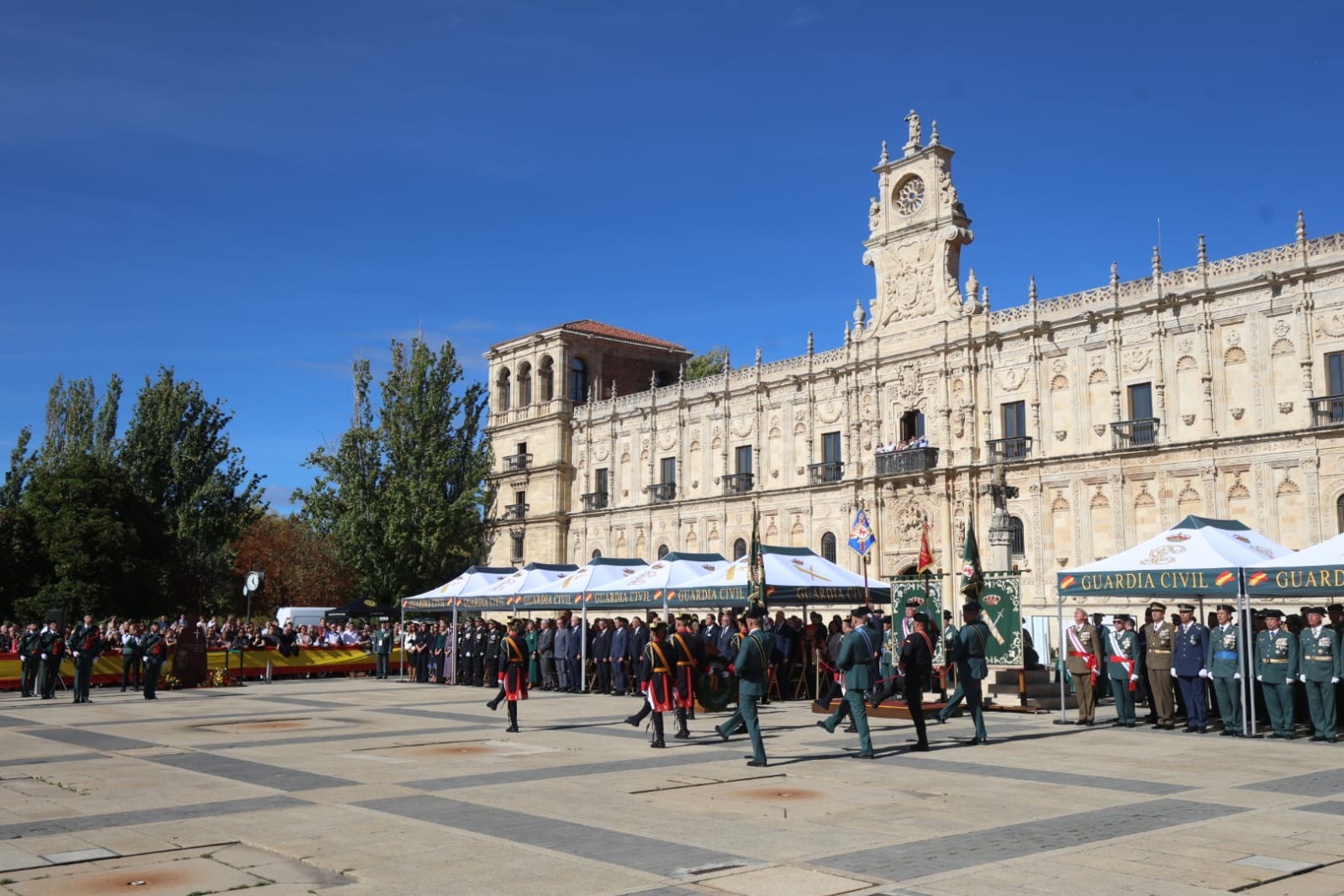 Celebración de la Guardia Civil de León de la fiesta del Pilar. | FERNANDO OTERO