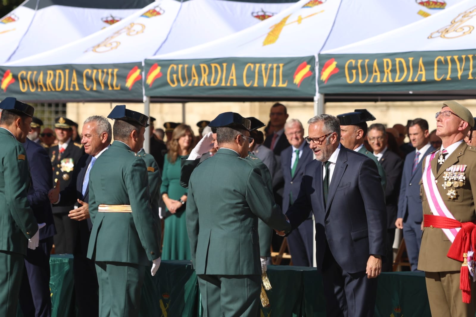 Celebración de la Guardia Civil de León de la fiesta del Pilar. | FERNANDO OTERO