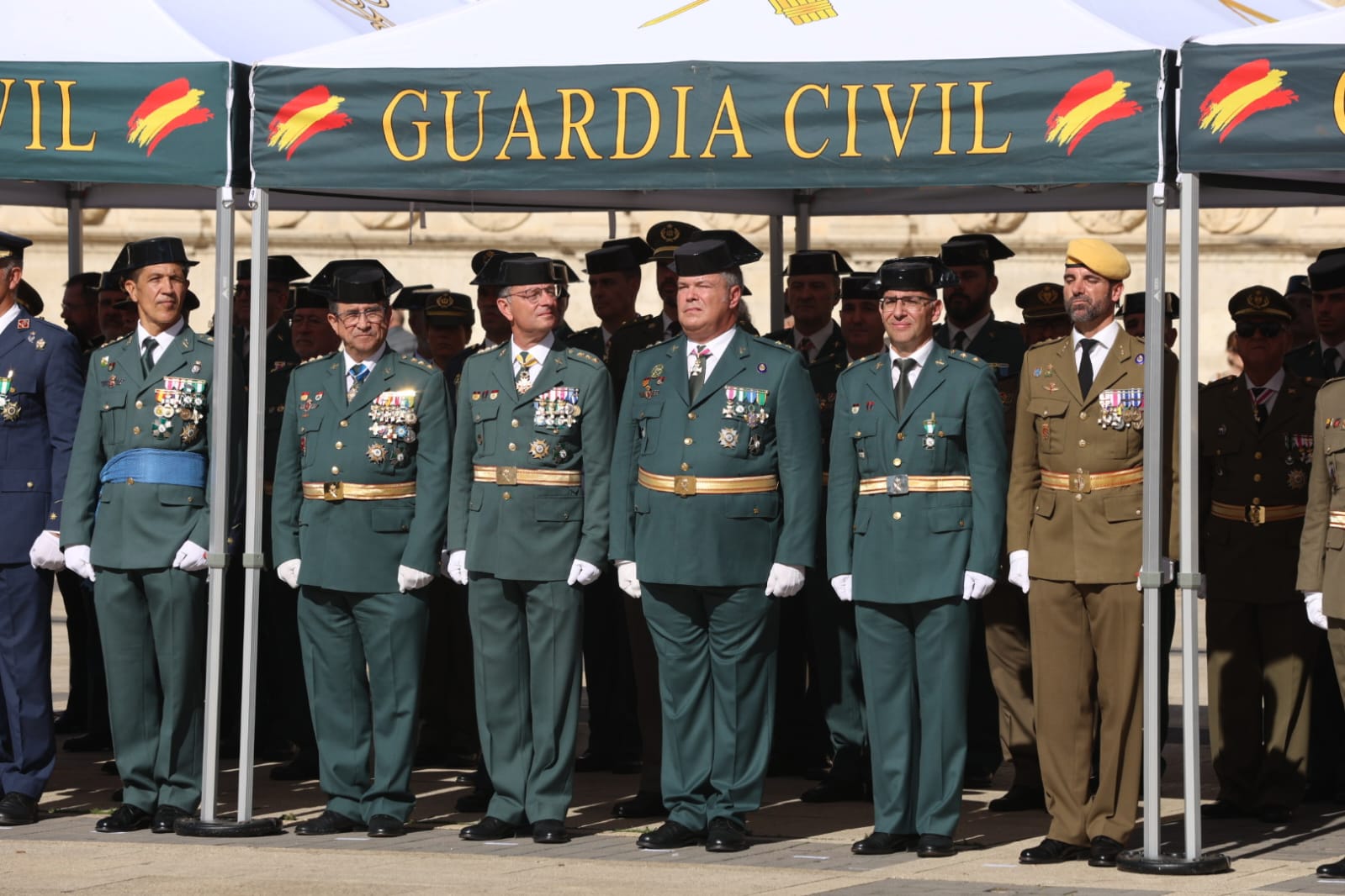 Celebración de la Guardia Civil de León de la fiesta del Pilar. | FERNANDO OTERO