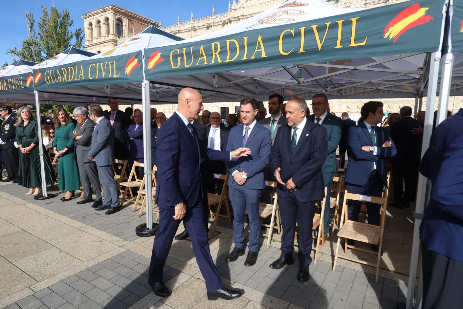 Celebración de la Guardia Civil de León de la fiesta del Pilar. | FERNANDO OTERO