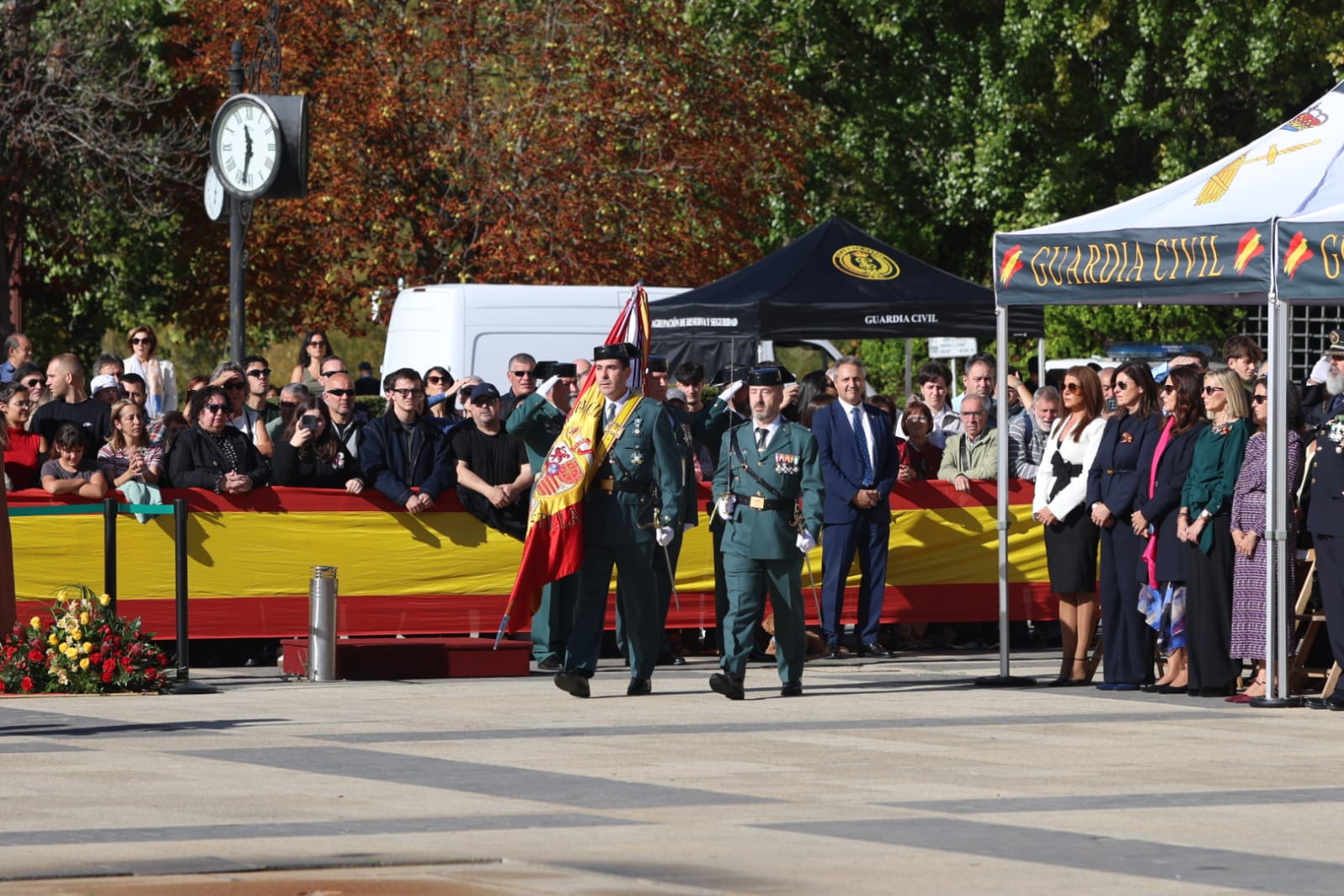Celebración de la Guardia Civil de León de la fiesta del Pilar. | FERNANDO OTERO