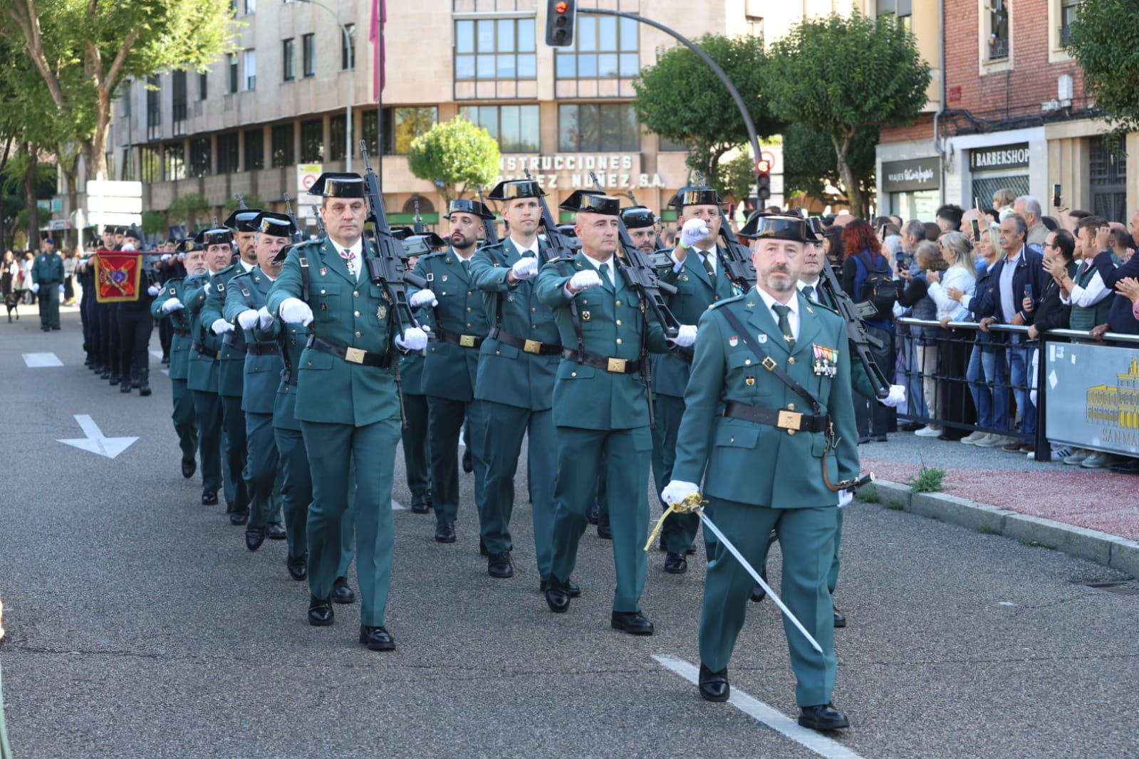 Celebración de la Guardia Civil de León de la fiesta del Pilar. | FERNANDO OTERO