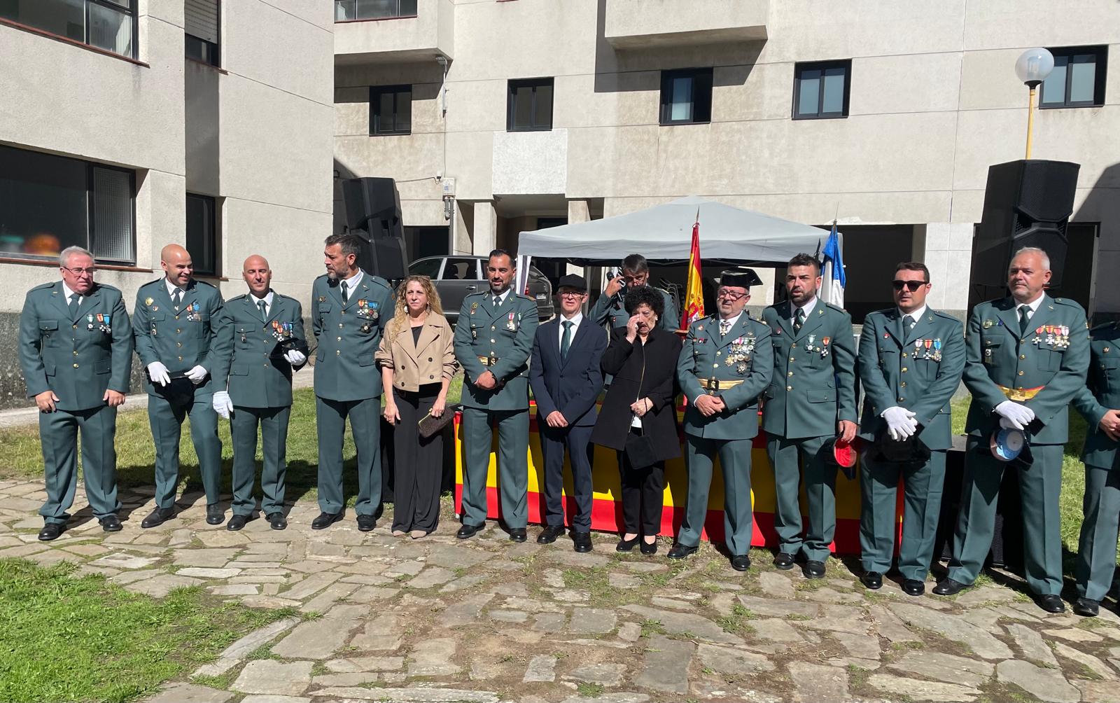 Homenaje en el cuartel de La Pola de Gordón al capitán Saúl Gómez y el teniente coronel Juan Villa. | L.N.C.