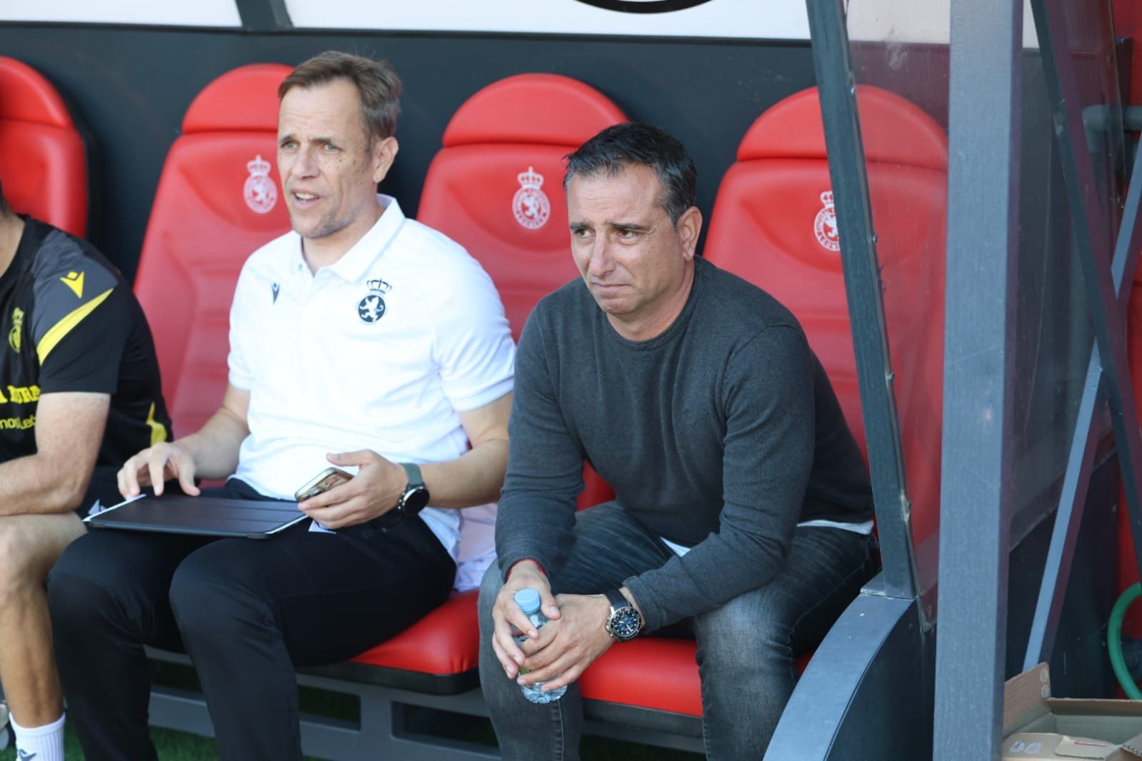 El técnico de la Cultural, Jandro, en un partido frente al Arenas. | FERNANDO OTERO