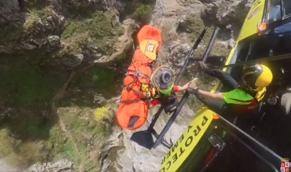 Rescate en helicóptero en el Faedo de Ciñera de León. | 112 CYL