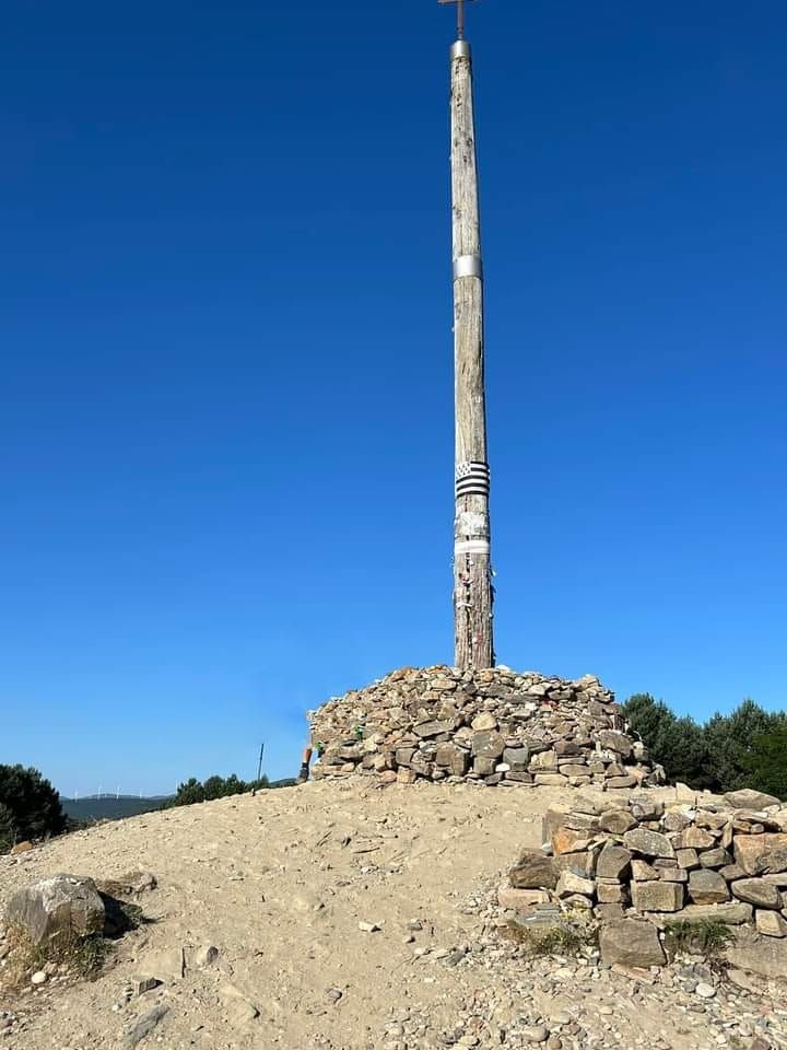 La Cruz de Ferro recuperará su aspecto original. | L.N.C.