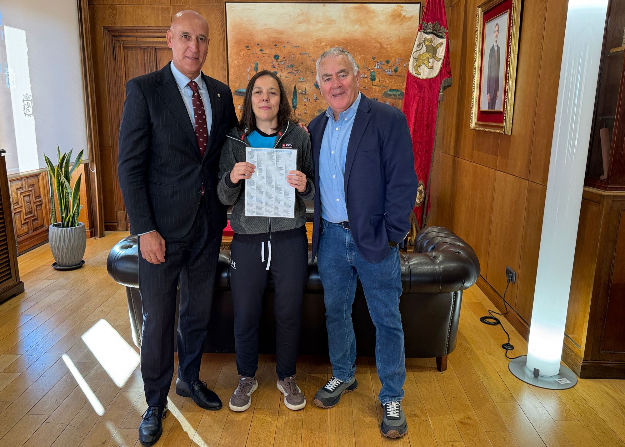 Nuria Santos, en la recepción en el Ayuntamiento. | L.N.C.