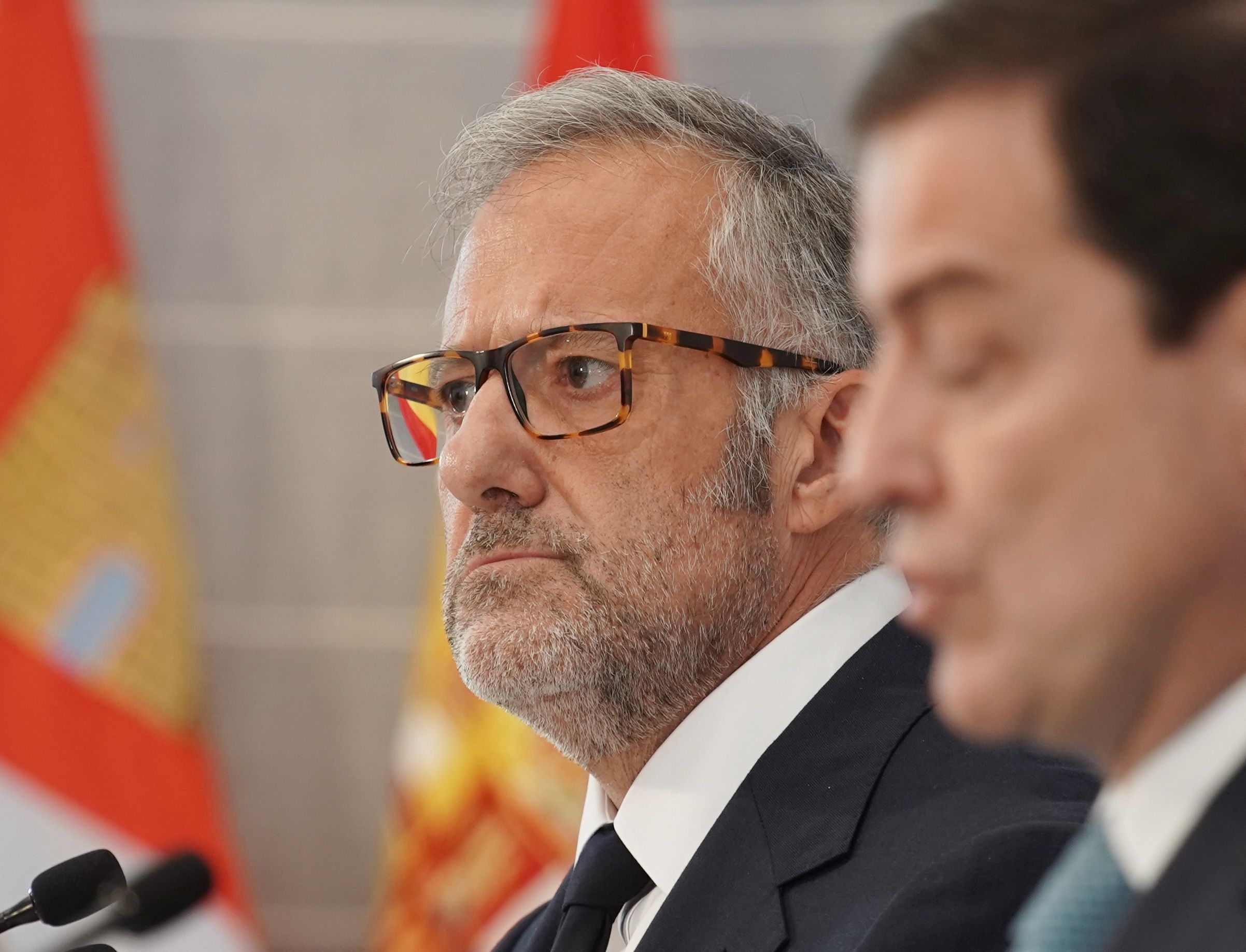 El presidente de la Junta, Alfonso Fernández Mañueco, y el vicepresidente primero, Carlos Pollán, presentan los presupuestos de Castilla y León para 2027. | ICAL