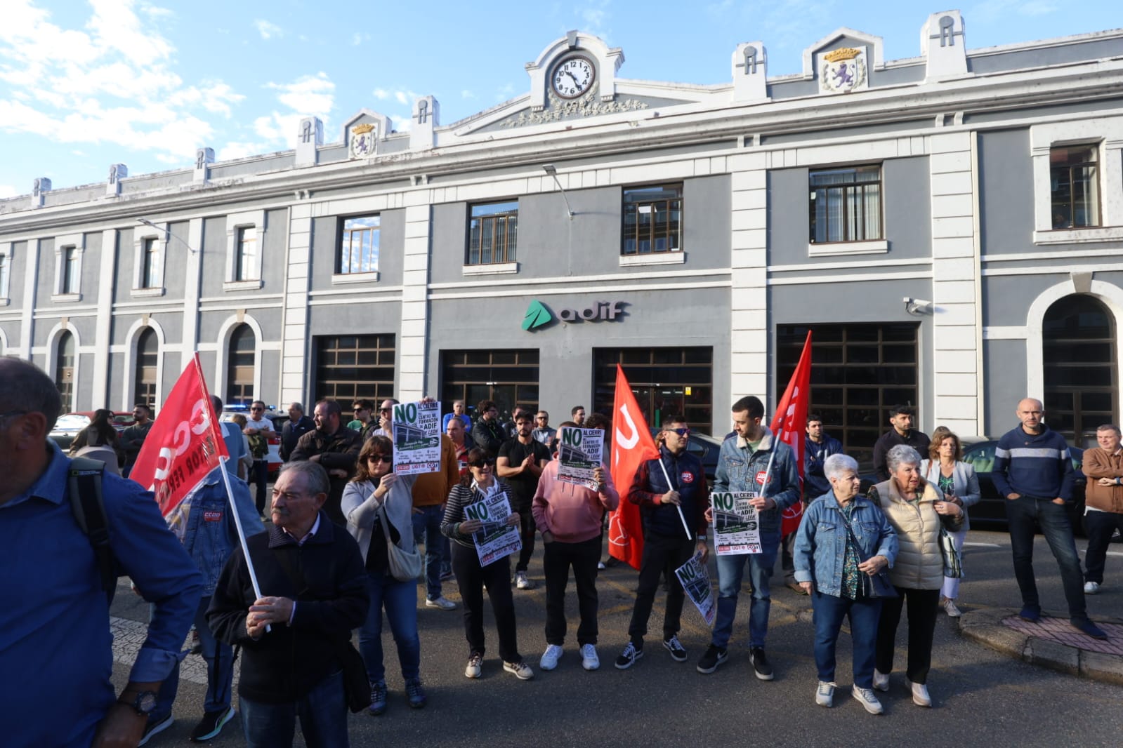 Concentración en contra del cierre del centro de formación de Adif en León