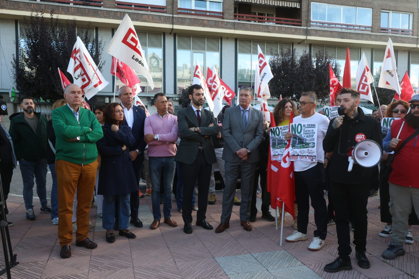 Concentración en contra del cierre del centro de formación de Adif en León 