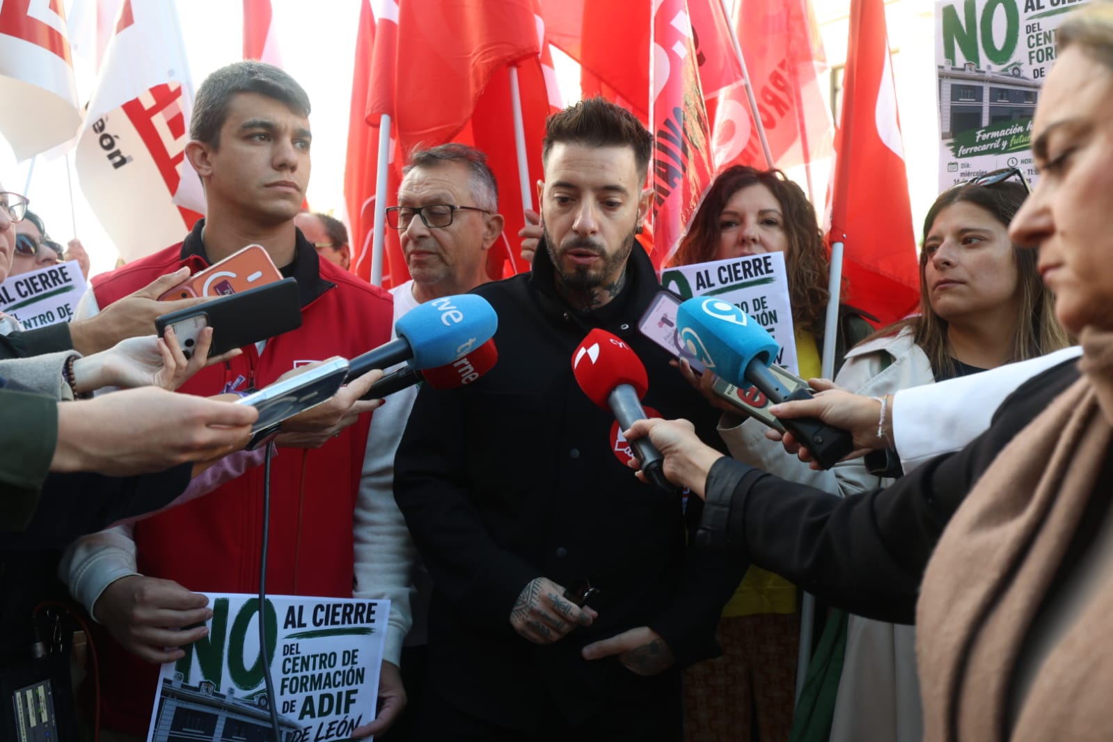 Concentración en contra del cierre del centro de formación de Adif en León 
