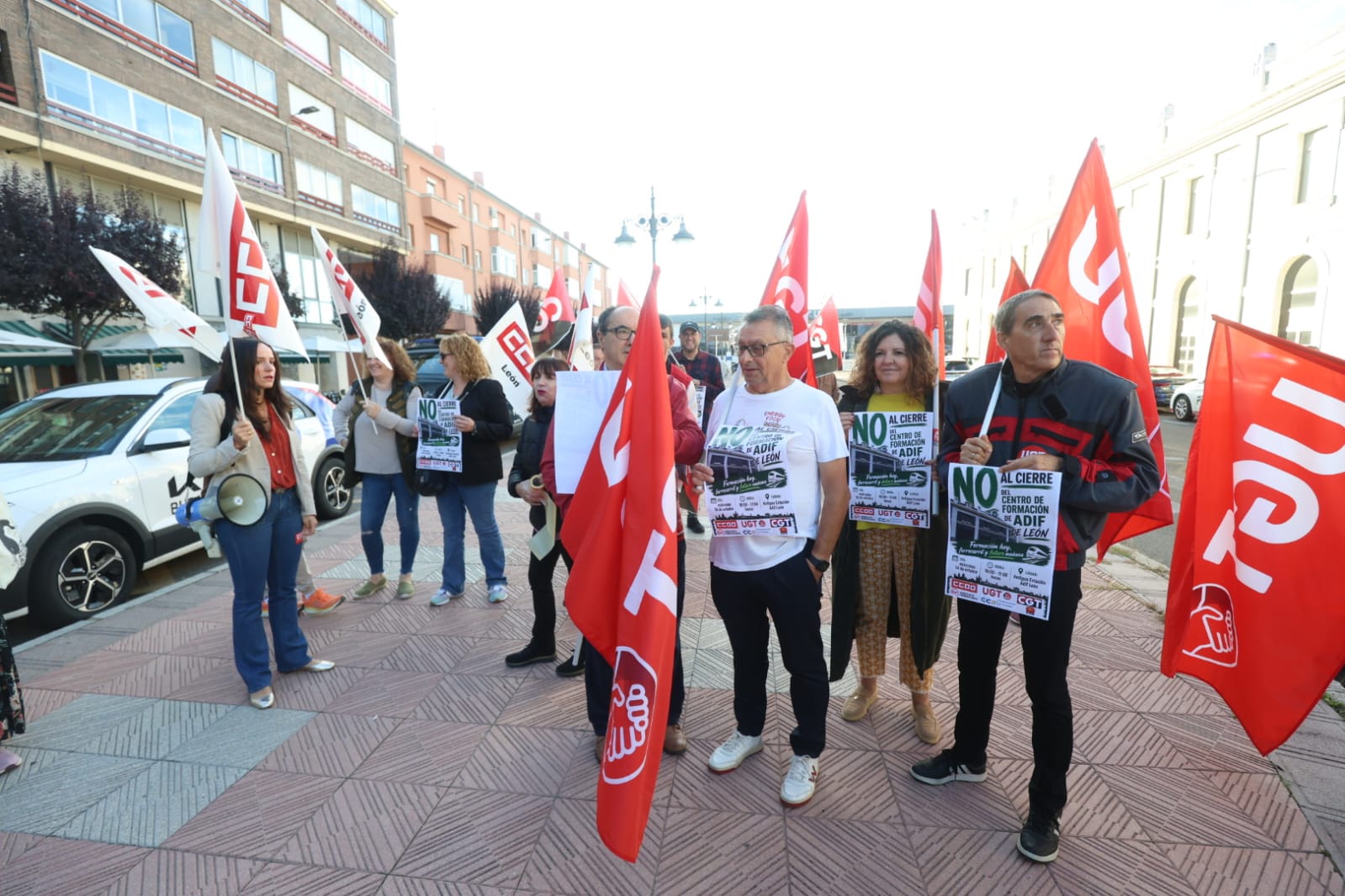 Concentración en contra del cierre del centro de formación de Adif en León 