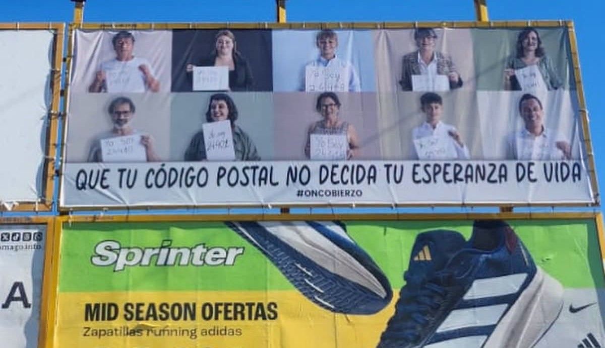 Pancarta colocada a las puertas del Hospital de León por OncoBierzo.