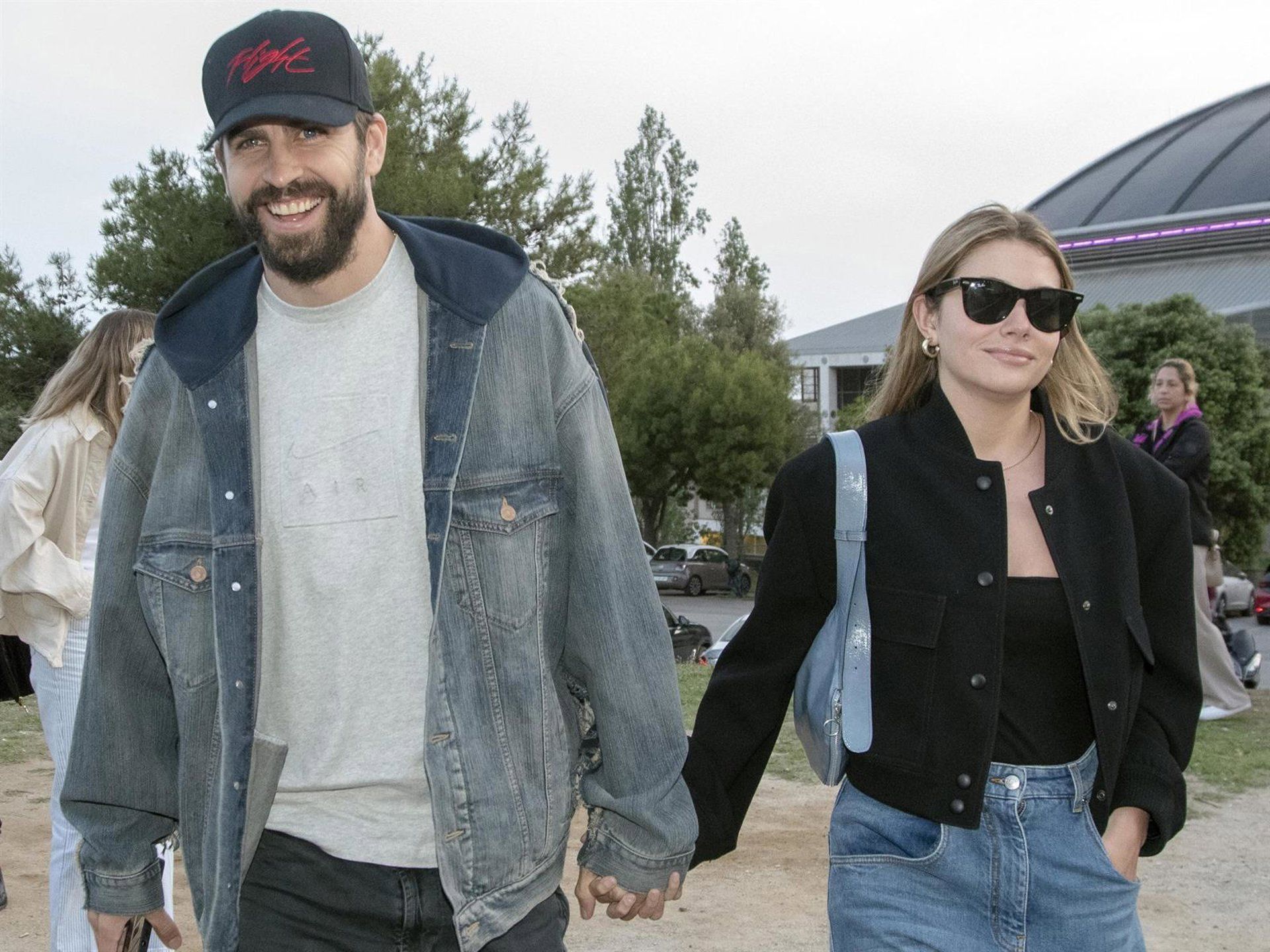 Gerard Piqué reaparece más enamorado que nunca de Clara Chía tras su tenso cara a cara con Shakira en los juzgados