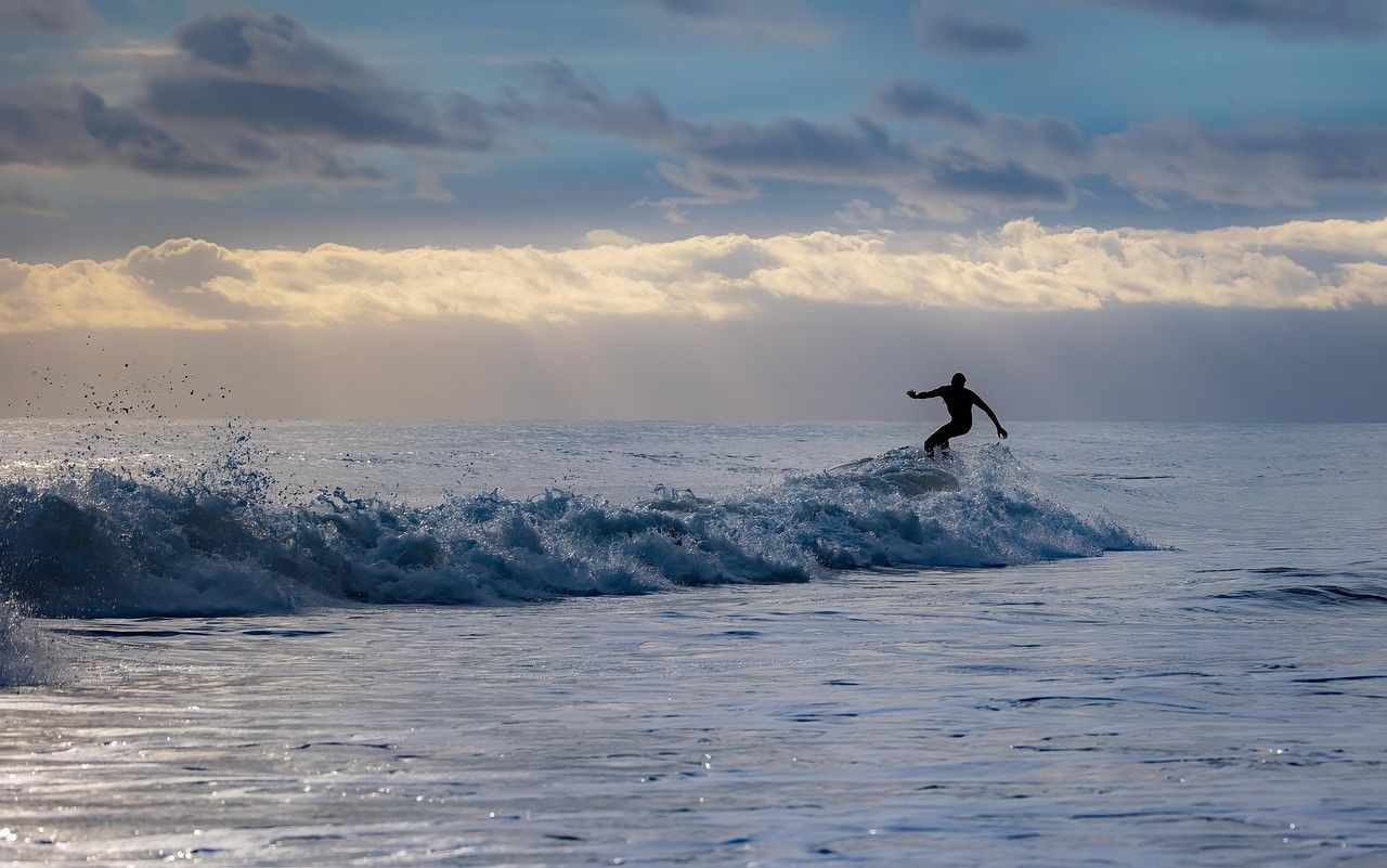 Primera ola: qué esperar de una escuela de surf para principiantes en Cantabria