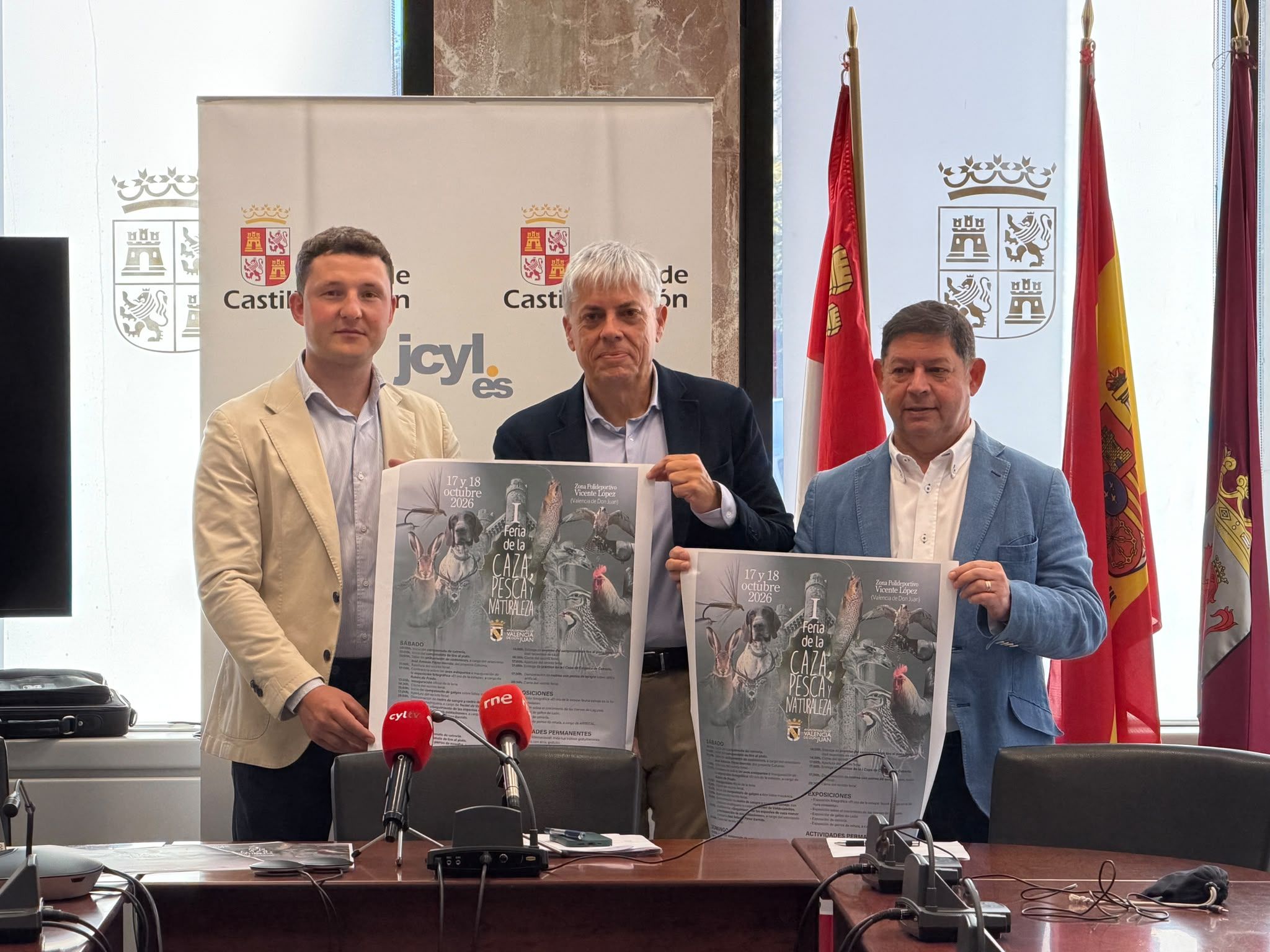 Ángel Pérez, Eduardo Diego y José Jiménez presentan la I Feria de caza, pesca y naturaleza. | SAÚL ARÉN Ángel Pérez, Eduardo Diego y José Jiménez presentan la I Feria de caza, pesca y naturaleza. | SAÚL ARÉN