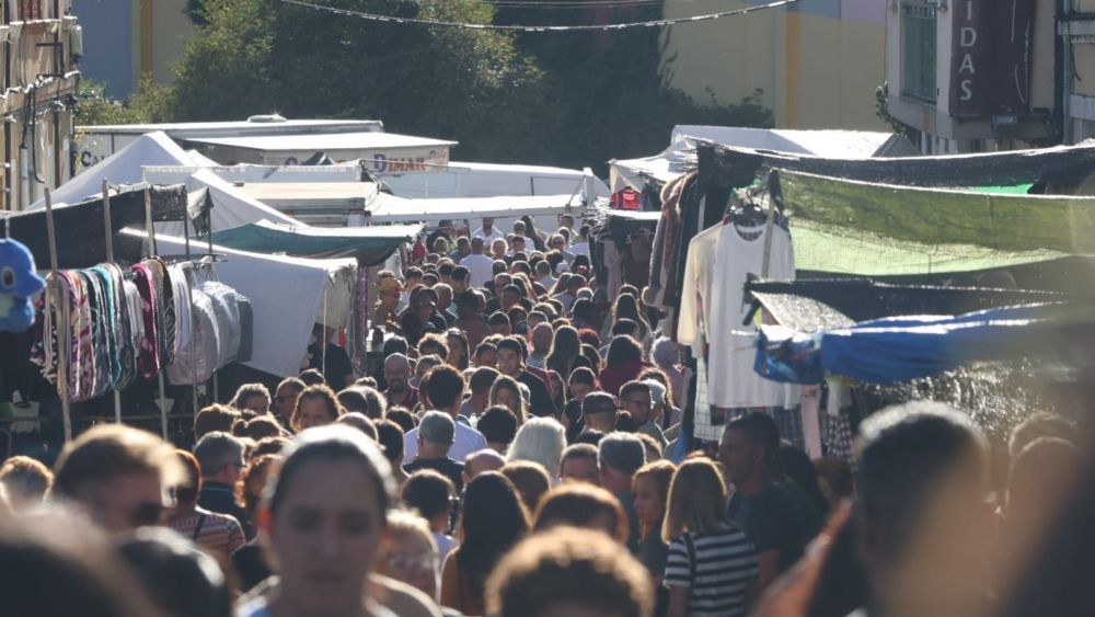 Fotografía de la Feria del Pilar de Boñar celebrada en la localidad este mismo lunes. | FERNANDO OTERO
